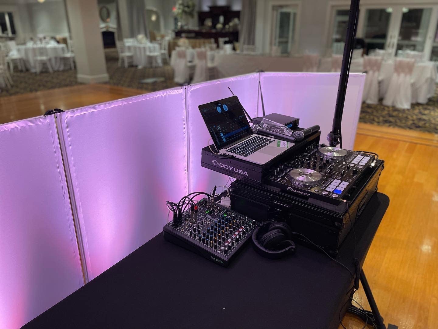 Mackie ProFX10v3 10-Channel Professional Analog Mixer with USB, Onyx Mic Preamps and GigFX Effects Engine | Includes Pro Tools First, 39 plug-ins and Waveform OEM for recording, mixing and production customer photo 1