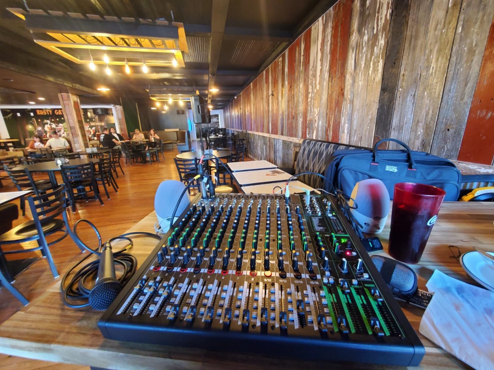 Mackie ProFX16v3 16-Channel Professional Analog Mixer with USB, Onyx Mic Preamps and GigFX Effects Engine | Onyx Mic Preamps and GigFX Effects Engine customer photo 2