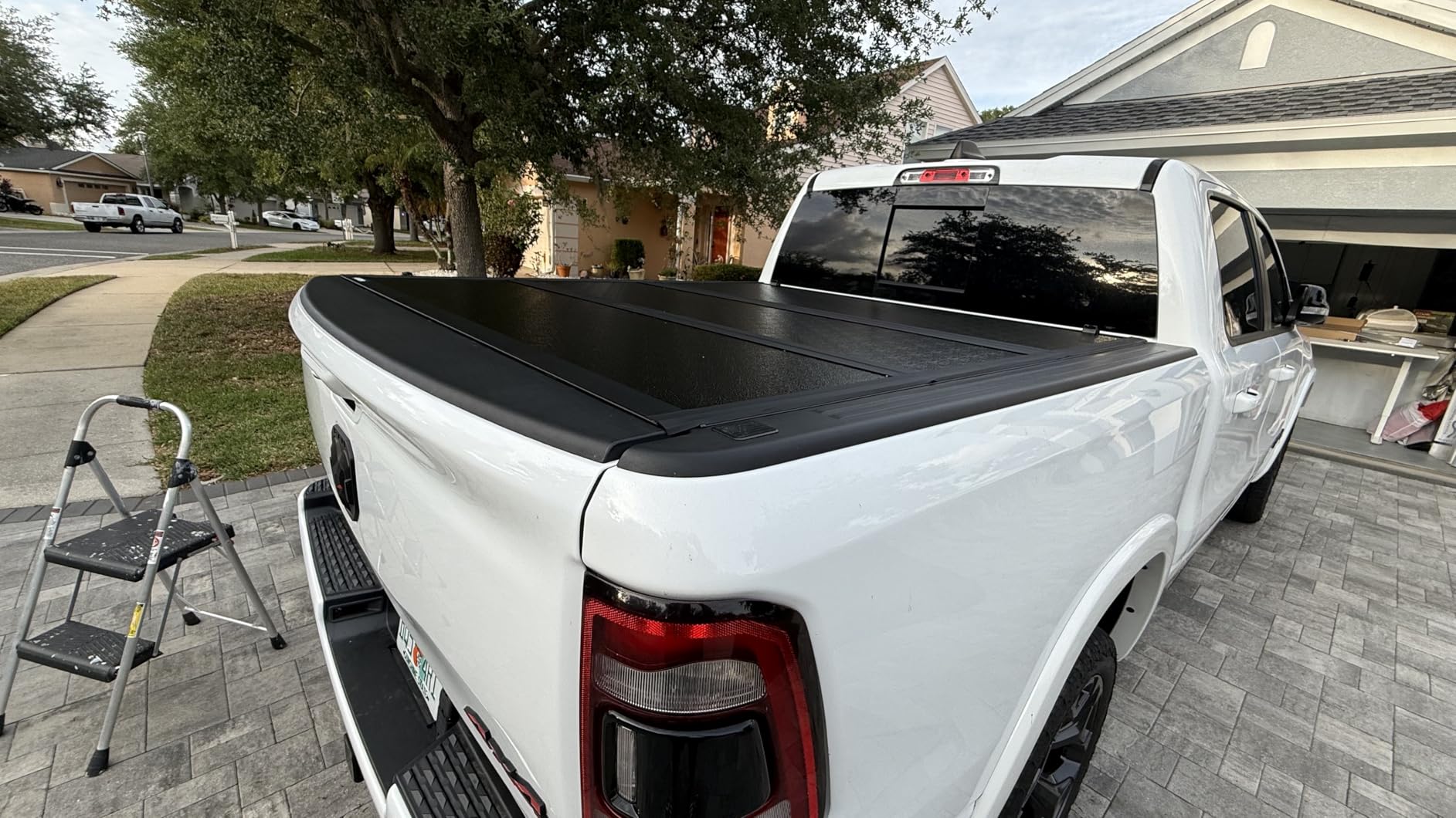 Gator EFX Hard Tri-Fold Truck Bed Tonneau Cover - Heavy-Duty Truck Bed Protection - Durable Aluminum Panels - Hard Folding Tonneau Cover - 2019-2026 Dodge Ram 1500 - 5'7
