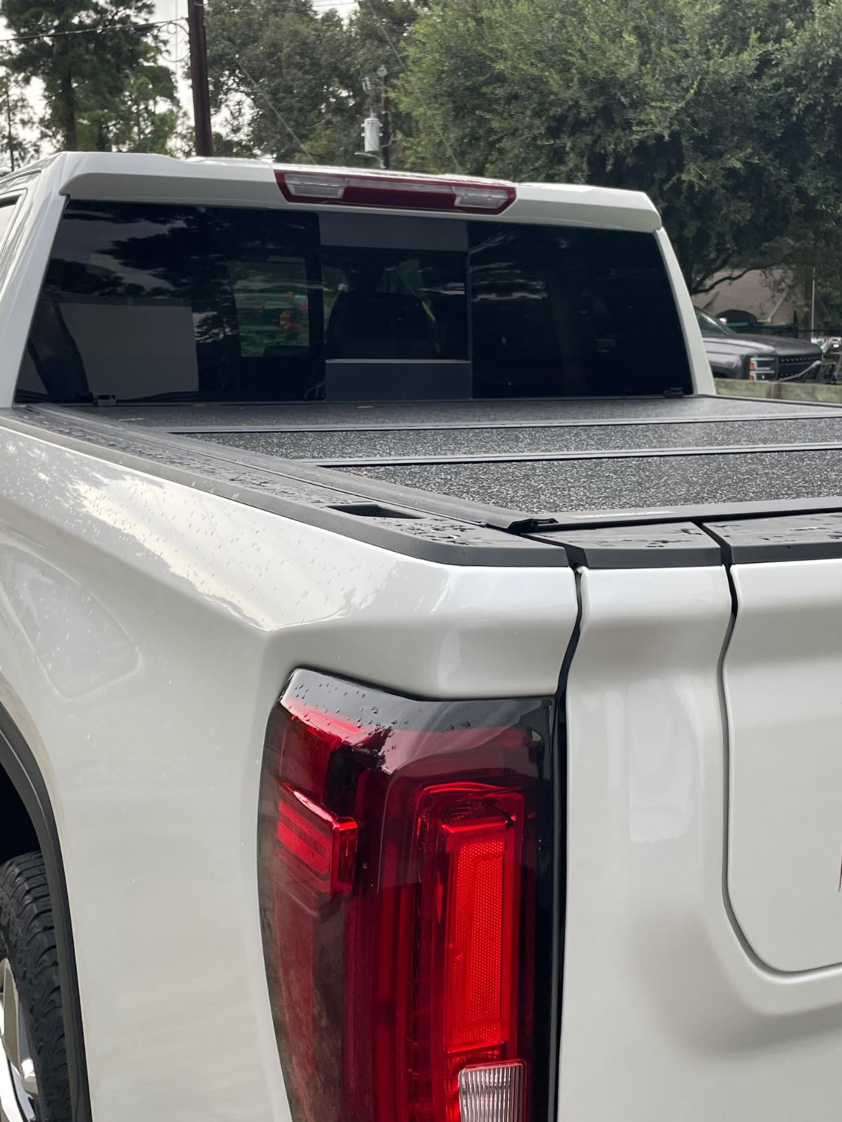 Gator EFX Hard Tri-Fold Truck Bed Tonneau Cover - Secure Cargo Protection - Sleek Low-Profile Tri-Fold Design - Fits 2019-2026 Chevy/GMC Silverado/Sierra - 5'10