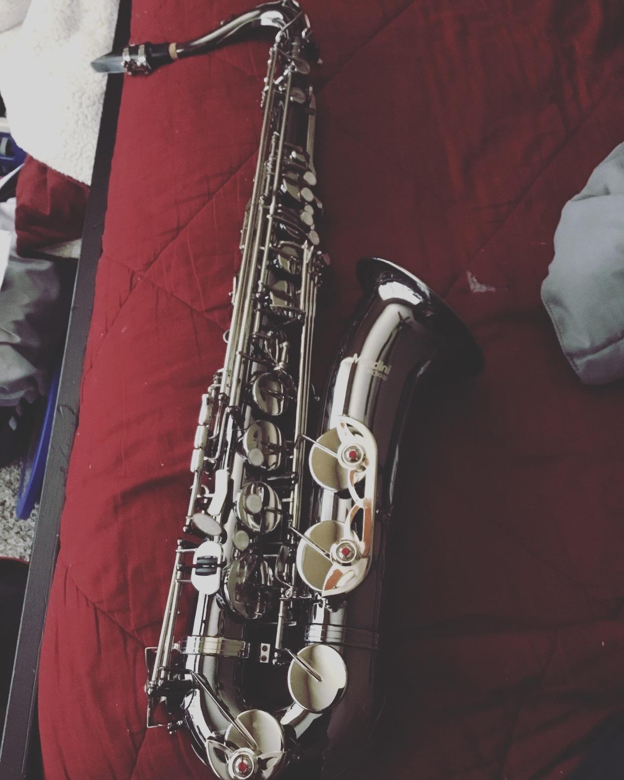 Mendini by Cecilio MTS-PL+92D Purple Lacquer B Flat Tenor Saxophone with Tuner, Case, Mouthpiece, 10 Reeds and More customer photo 1