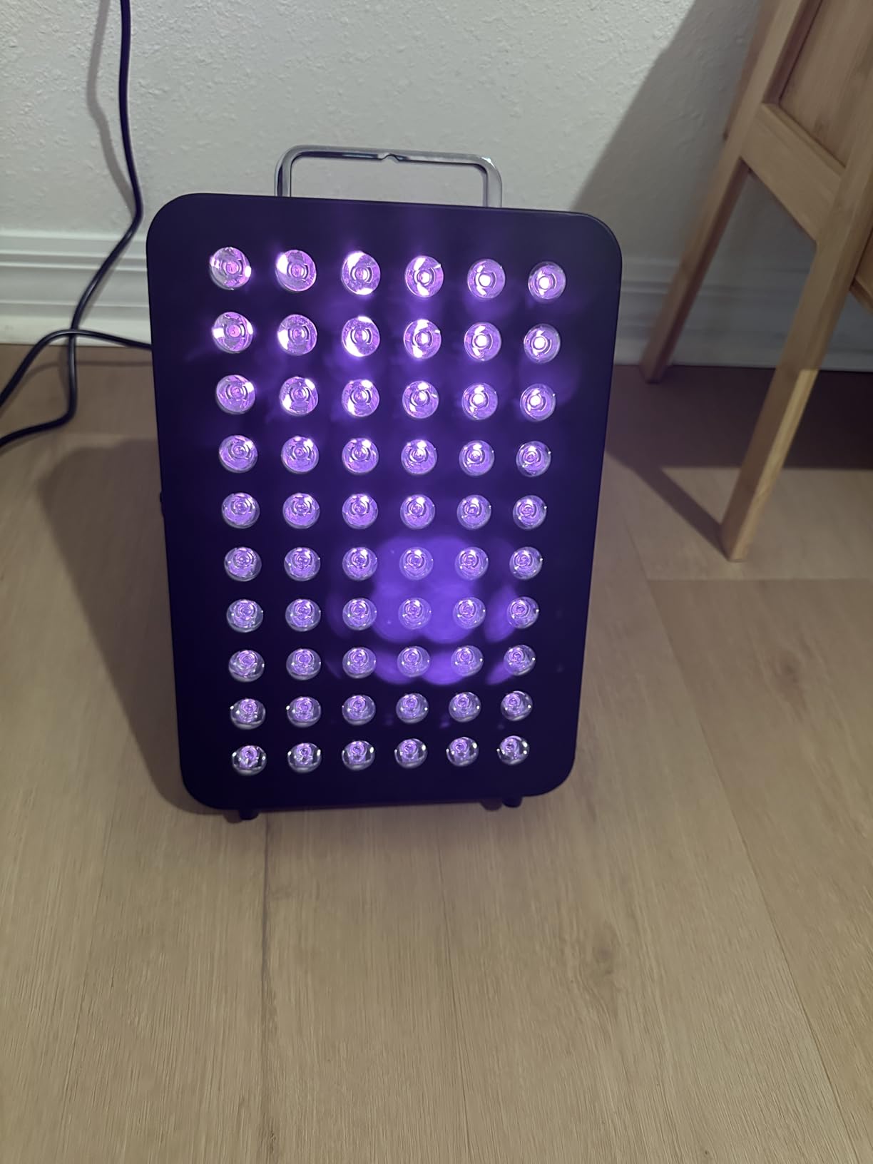 BestQool Red Light Therapy Panel, 660nm Red & 850nm Infrared Light, 105W | Elite-Grade Dual Chip Infrared Therapy, 3 Modes Red Light Therapy for Face and Body, Adjustable Stand for Home Use, 60 LEDs customer photo 1