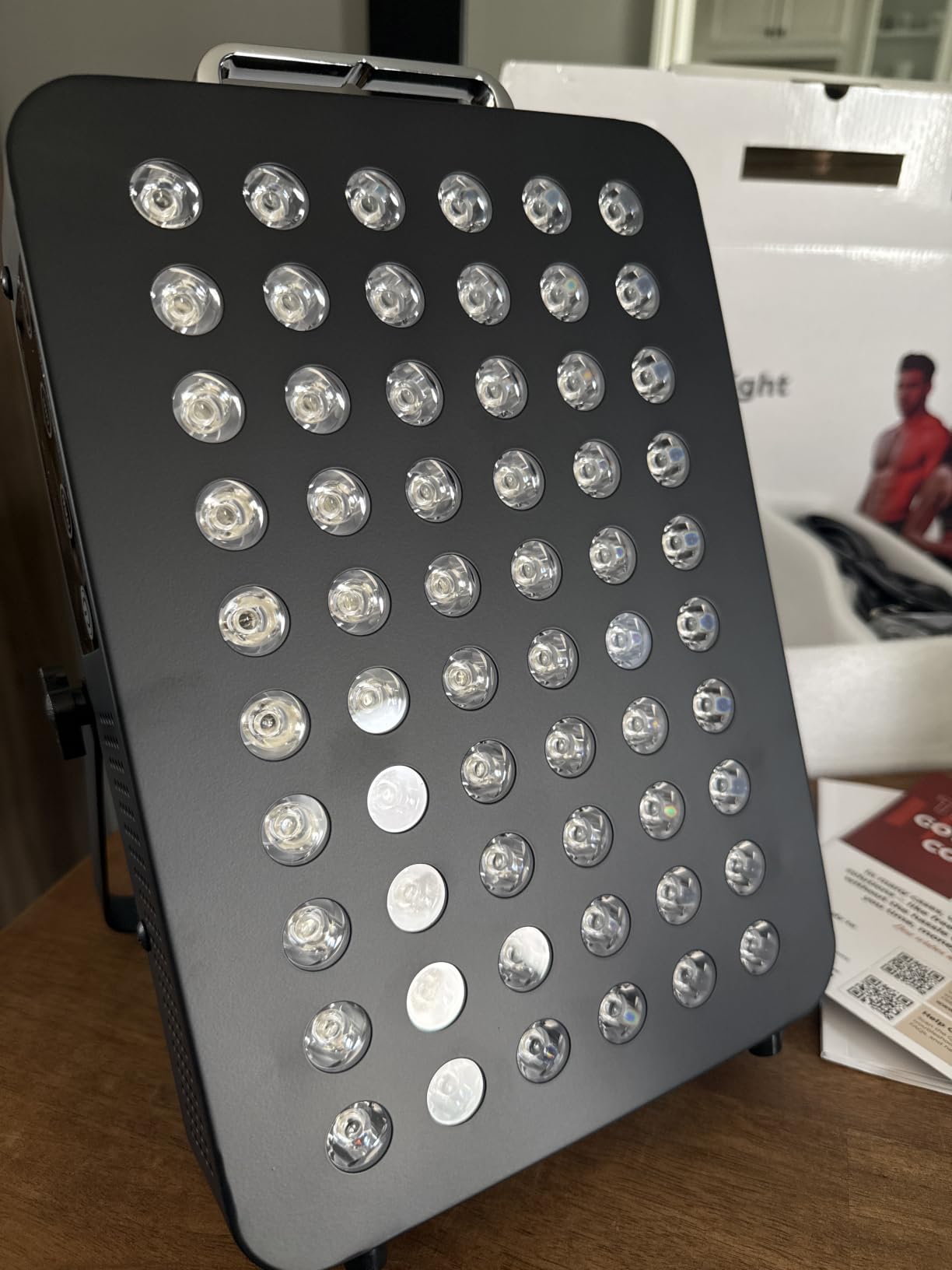 BestQool Red Light Therapy Panel, 660nm Red & 850nm Infrared Light, 105W | Elite-Grade Dual Chip Infrared Therapy, 3 Modes Red Light Therapy for Face and Body, Adjustable Stand for Home Use, 60 LEDs customer photo 2