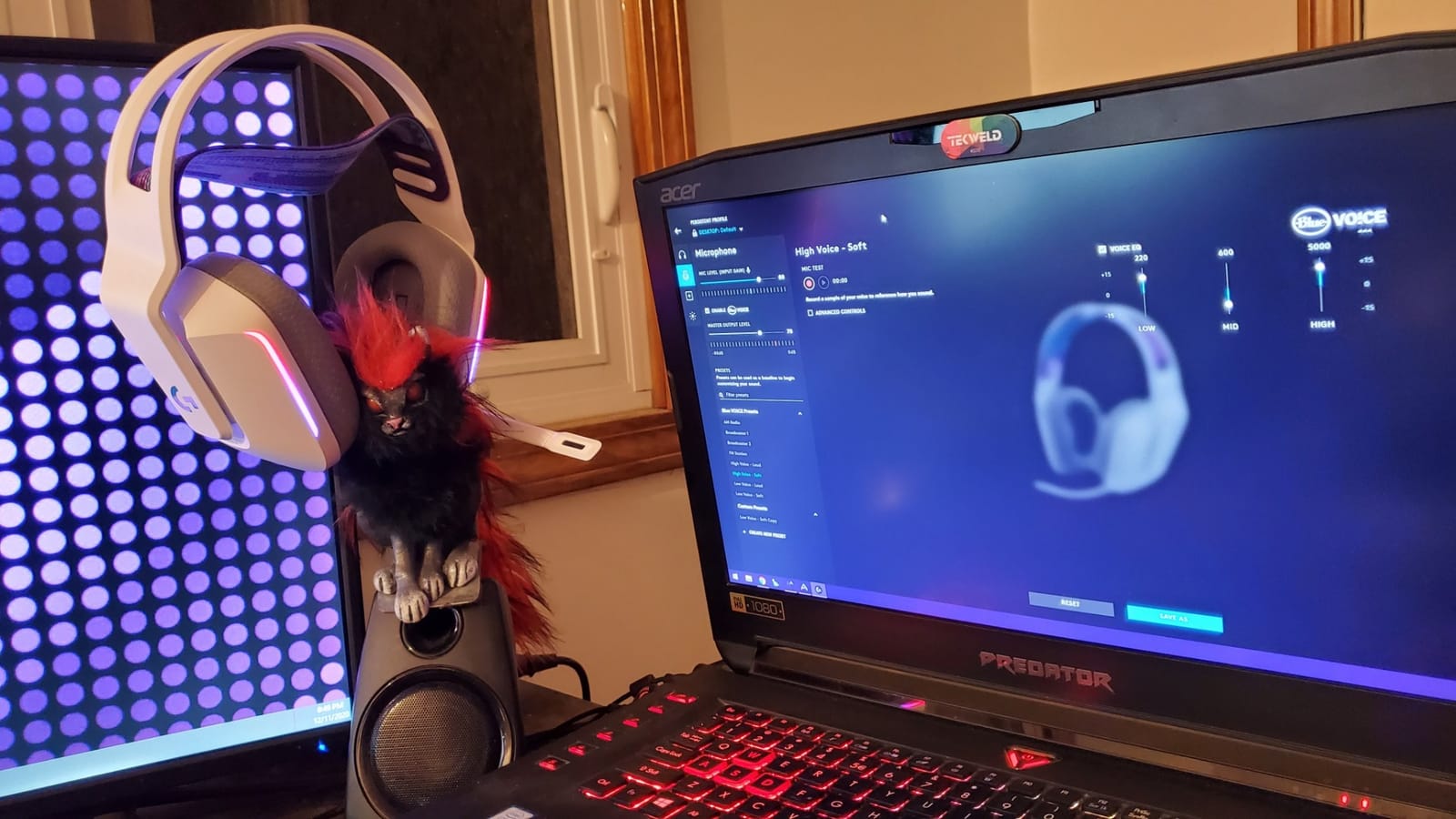 Logitech G733 Lightspeed Wireless Gaming Headset - White customer photo 1