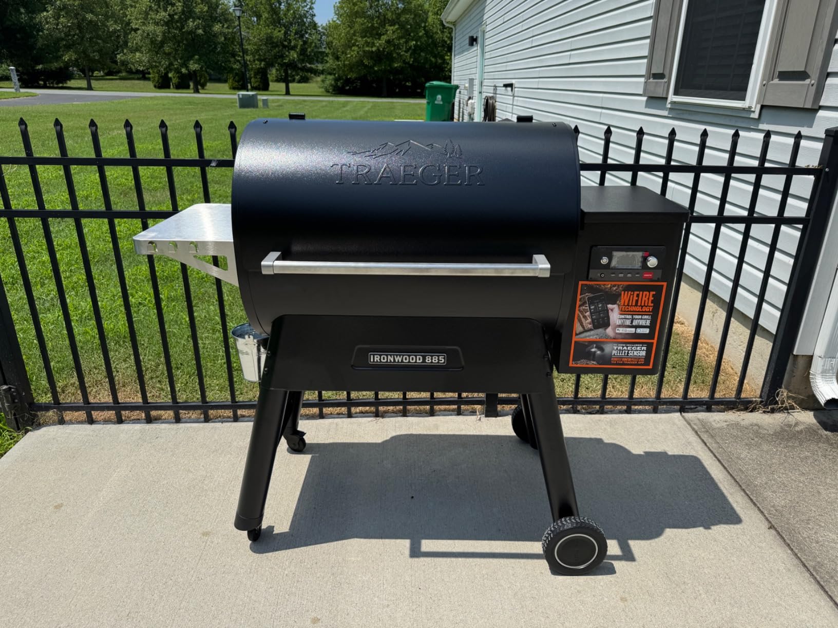 Traeger Ironwood 885 Wood Pellet Grill & Smoker, 885 Sq In, WiFi | Super Smoke Mode, D2 Controller, WiFi app control, 500°F max - 6-in-1 grill, smoke, bake & BBQ customer photo 2