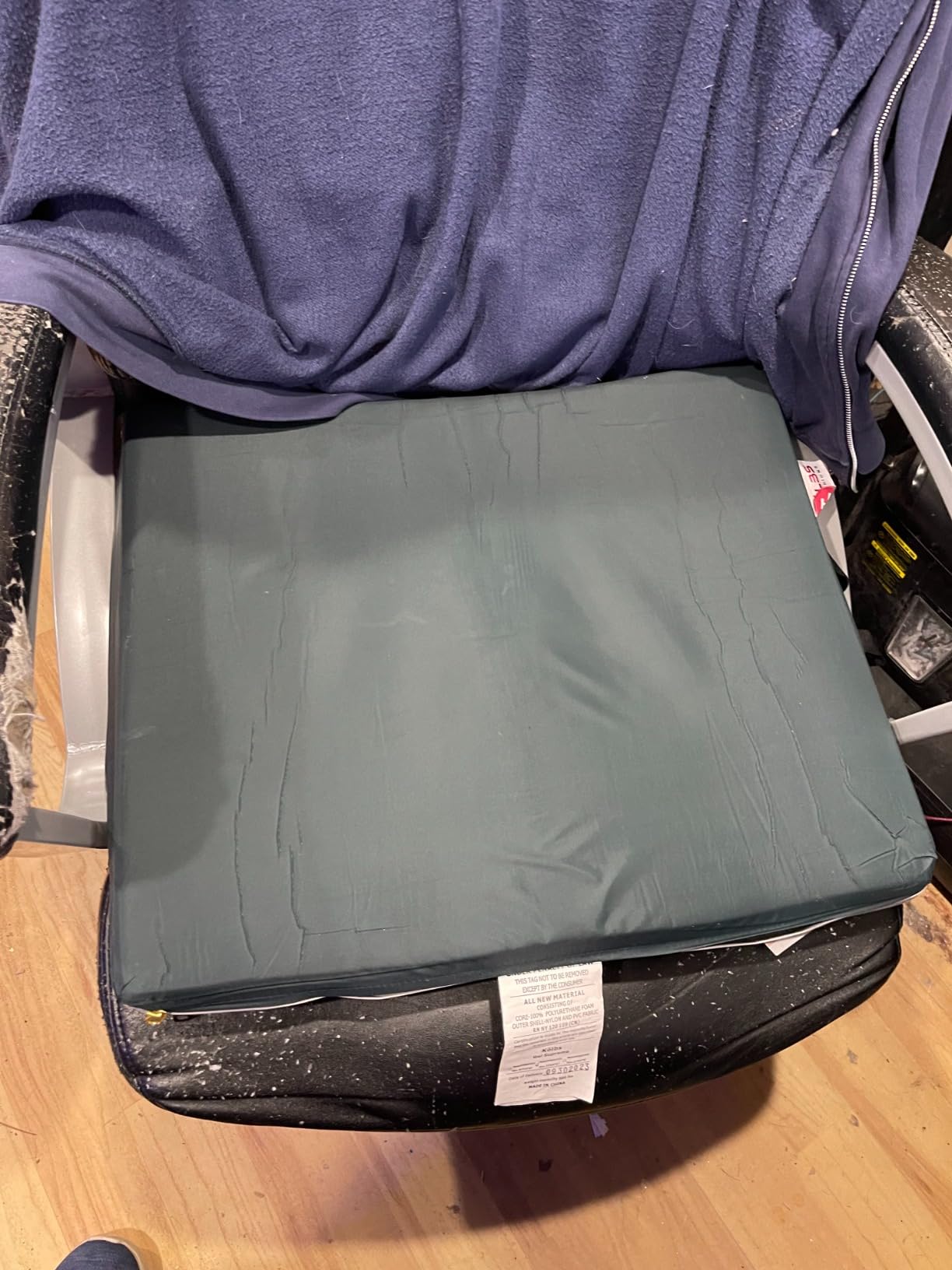Kolbs Gel Extreme Wheelchair Seat Cushion, Coccyx, Sciatica & Tailbone Pain Relief, Ideal for Office, Kitchen Wheelchairs and Auto, 16 x 16 Inch Seat, 3 Inch Thick customer photo 1
