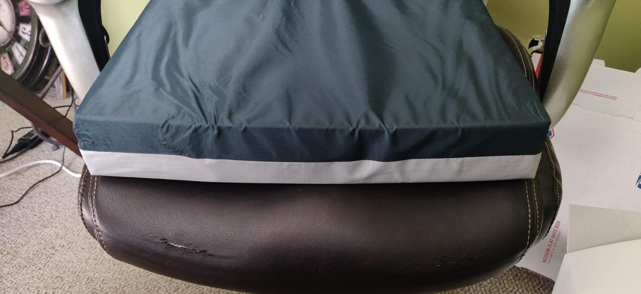 Kolbs Gel Extreme Wheelchair Seat Cushion, Coccyx, Sciatica & Tailbone Pain Relief, Ideal for Office, Kitchen Wheelchairs and Auto, 16 x 16 Inch Seat, 3 Inch Thick customer photo 2