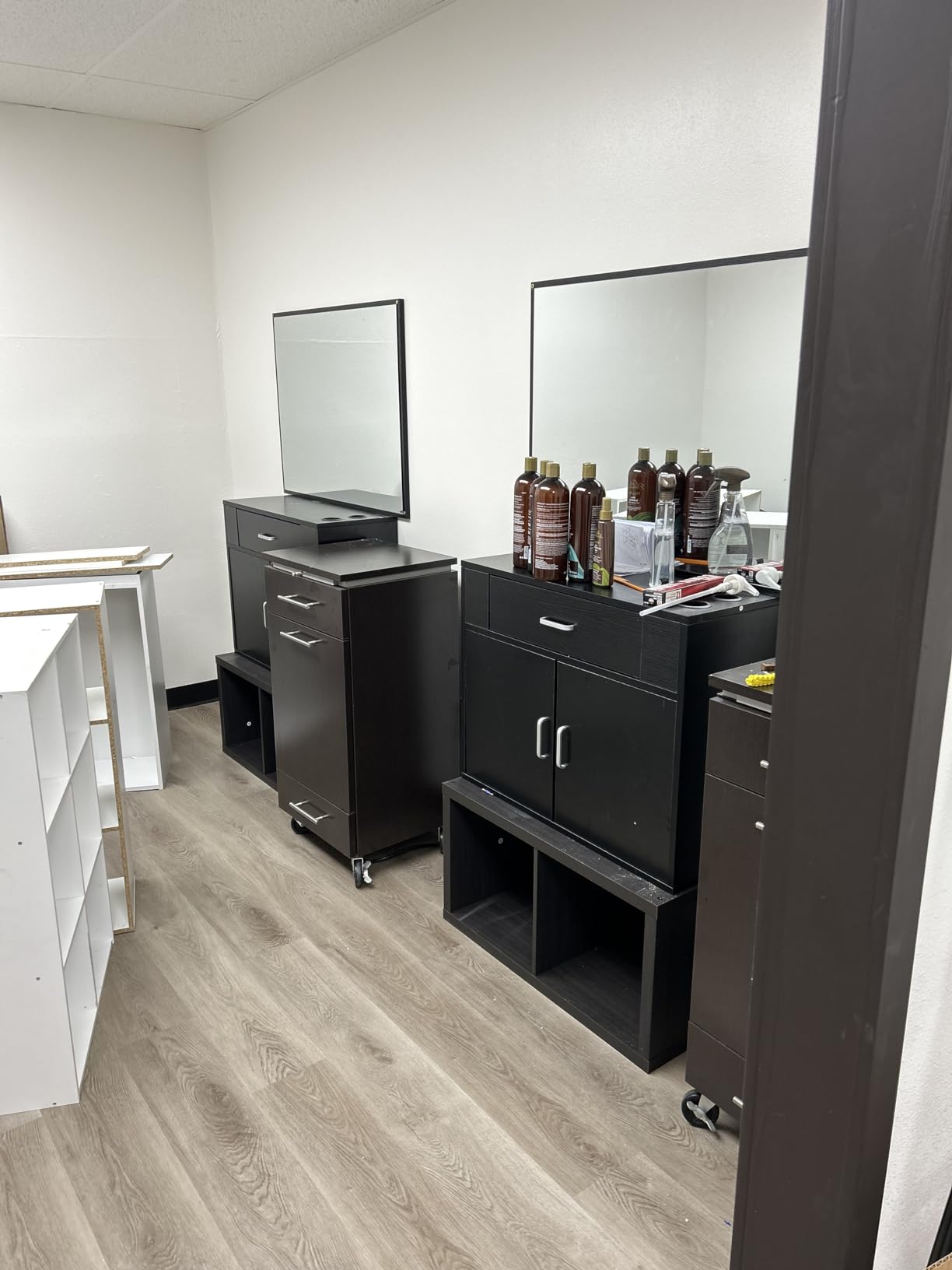 Wall Mounted Salon Station With Mirror & Left Shelf For Barber & Beauty | Space Saving Wall Mounted Station With Mirror & Left Shelf, Designed For Hair Styling, Barber Shop, Beauty Salon & Spa customer photo 1