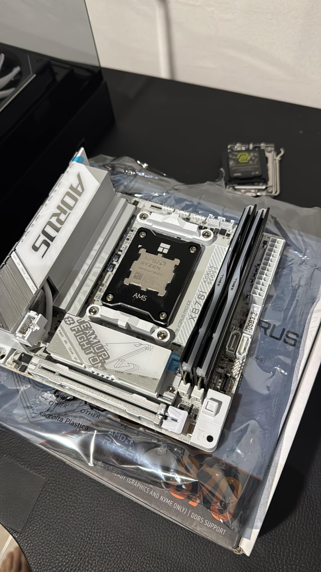 GIGABYTE X870I AORUS PRO ICE AMD AM5 Motherboard, Mini-ITX, DDR5, 2X M.2, PCIe 5.0, USB-C, WIFI7, 2.5GbE LAN, EZ-Latch, 5-Year Warranty customer photo 1