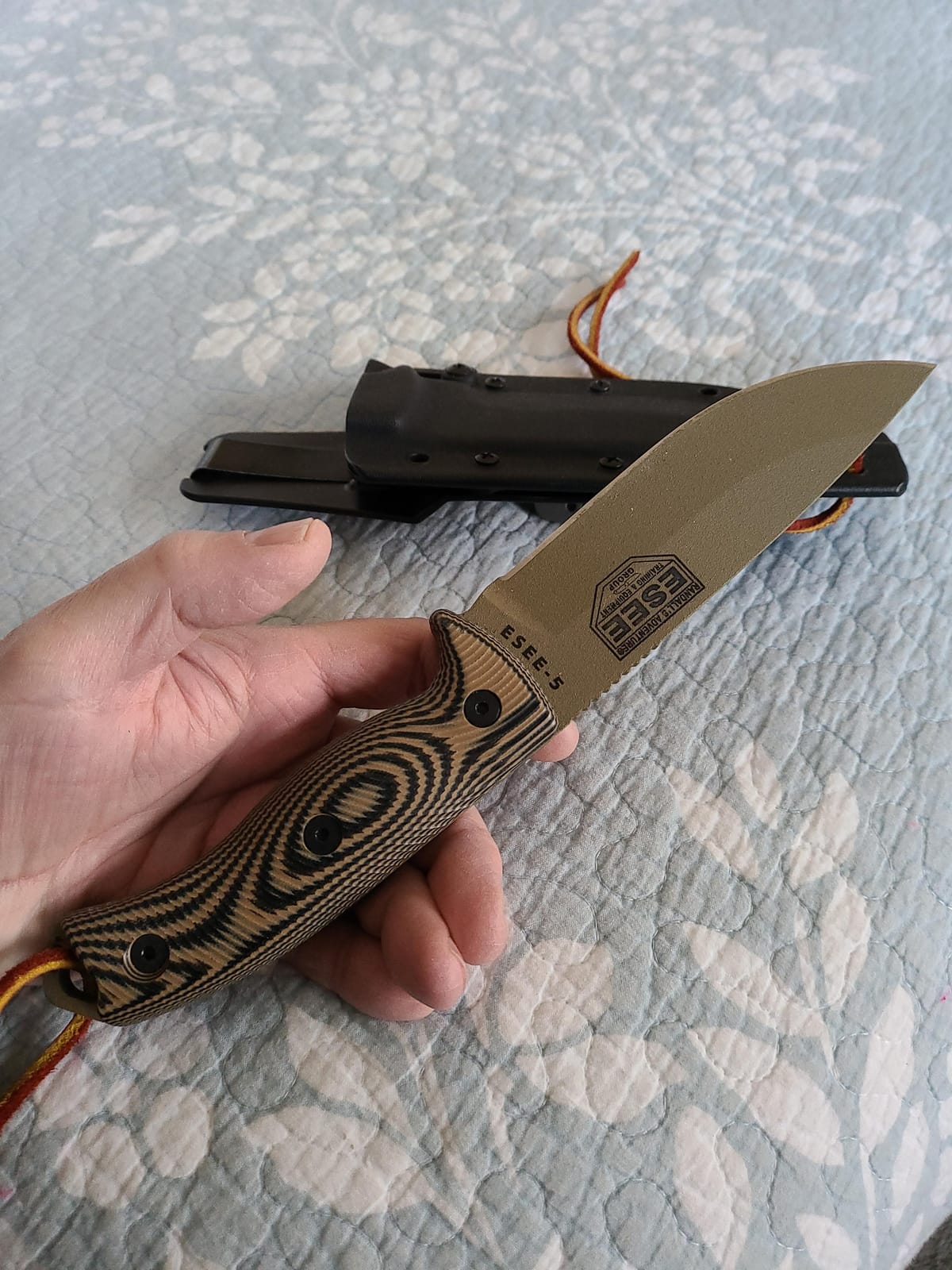 ESEE-5 1095 Fixed Blade Knife with Kydex Sheath, 1095 Carbon Steel, Outdoor Knife with 3D Contoured Handle, Made in USA, (Black Blade, Gray/Black G10 3D Handle) customer photo 1