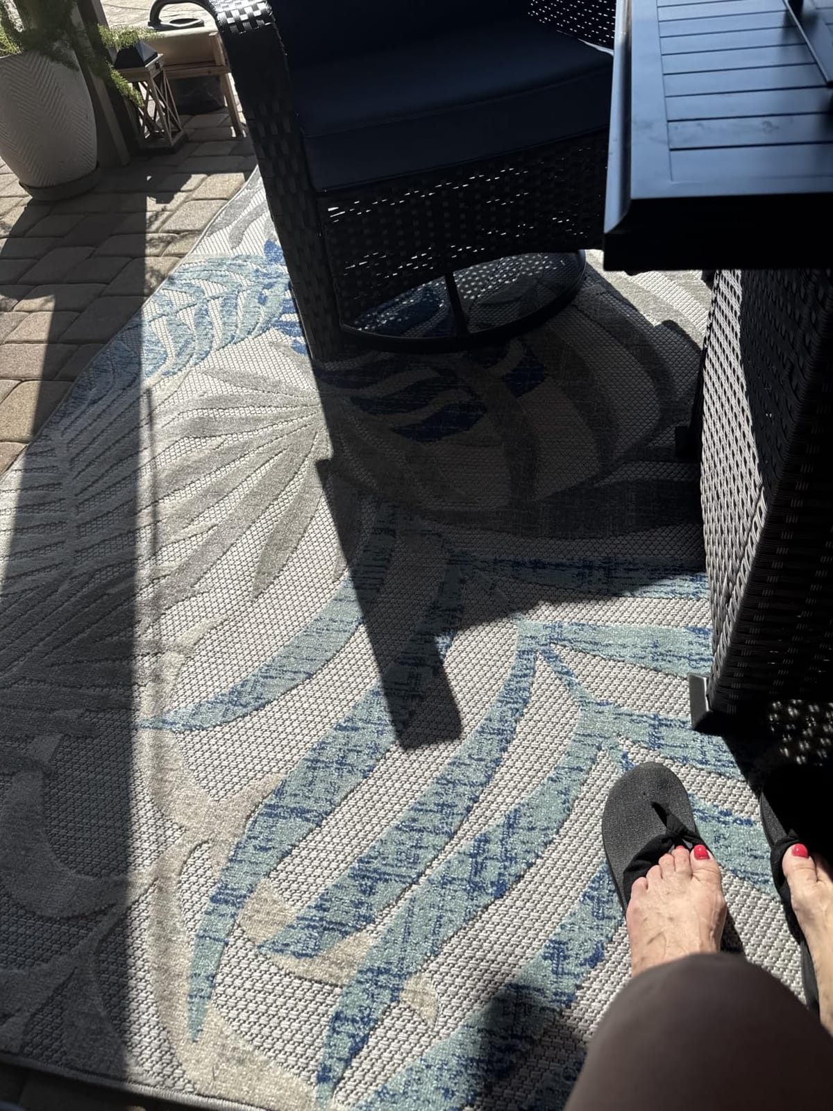 JONATHAN Y Tropics Palm Leaves Indoor Outdoor Area Rug 8X10 Gray/Blue | Ships Rolled, Durable Flat Weave, Lays Flat for Backyard, Patio, Porch, Easy-Cleaning, High Traffic, Pet-Friendly, Non-Shedding customer photo 2