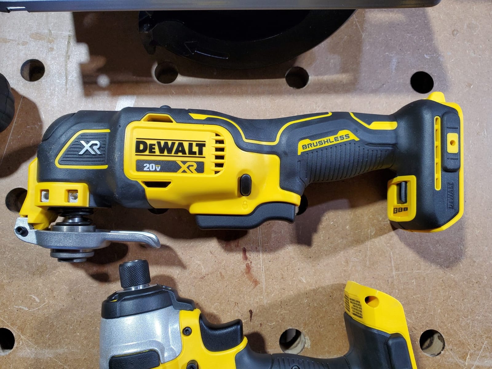 DEWALT 5 Tool Power Tool Combo Kit, Cordless Drill Impact Driver Saw Oscillating Multi-tool Set with 20V MAX Battery and Charger (DCK551D1M1) customer photo 2