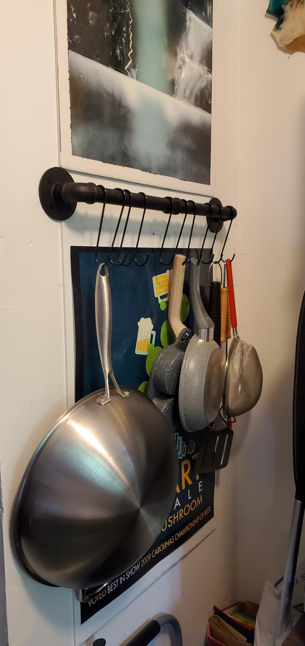 Toplife 31.5 inch Pot Rack, Kitchen Wall Mounted Detachable Pan Lid Utensils Organizer Hanging Rail with 14 Hooks, Black customer photo 1