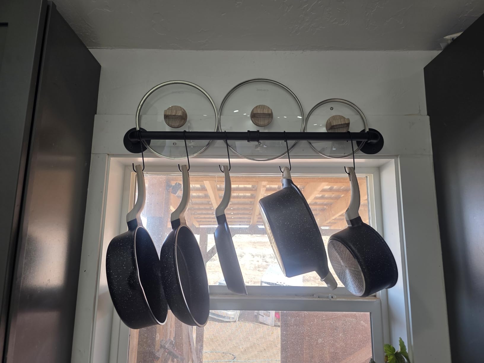Toplife 31.5 inch Pot Rack, Kitchen Wall Mounted Detachable Pan Lid Utensils Organizer Hanging Rail with 14 Hooks, Black customer photo 2