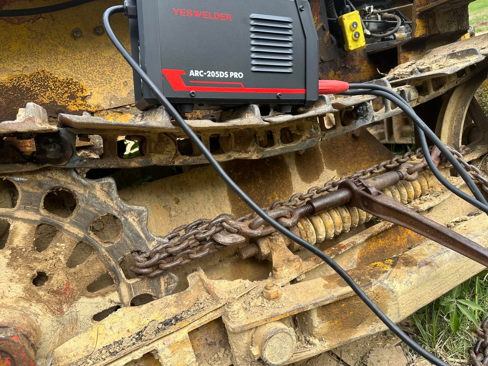 YESWELDER Stick Welder 205Amp Digital Inverter IGBT Welding Machine,110V/220V Dual Voltage Hot Start Portable MMA ARC Welder Machine | Portable Large LED Display Hot Start Arc Force 110V/220V Dual Voltage MMA Welder Machine customer photo 1