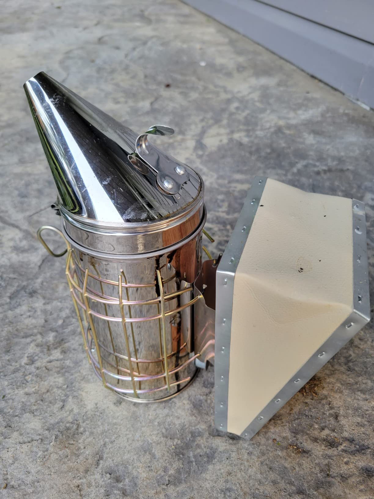 SunVara Bee Smoker Stainless Steel Heat Shield High Standard 11