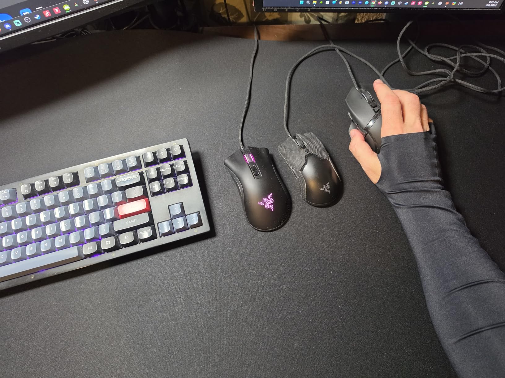 Razer Gigantus V2 Cloth Gaming Mouse Pad (3XL), Thick, Classic Black - Textured MicroWeave Cloth Surface, Thick, High-Density Rubber Foam, Non Slip Base customer photo 2