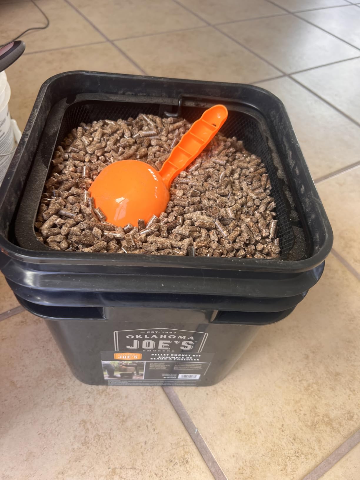 Oklahoma Joe's 5159038W01 Pellet Bucket Kit, Black customer photo 1