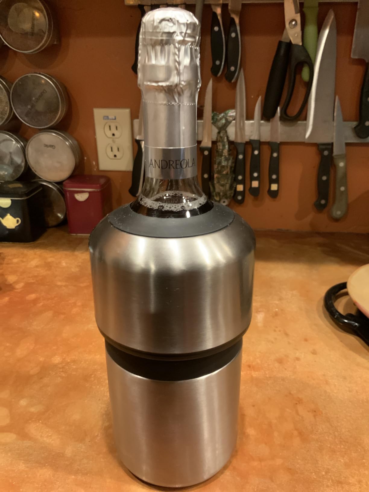 Huski Wine Chiller | Award Winning Iceless Design | Keeps Wine Cold up to 6 Hours | Wine Accessory | Next Generation Ice Bucket | Fits Some Champagne Bottles | Perfect Gift for Wine Lovers (Champagne) customer photo 1