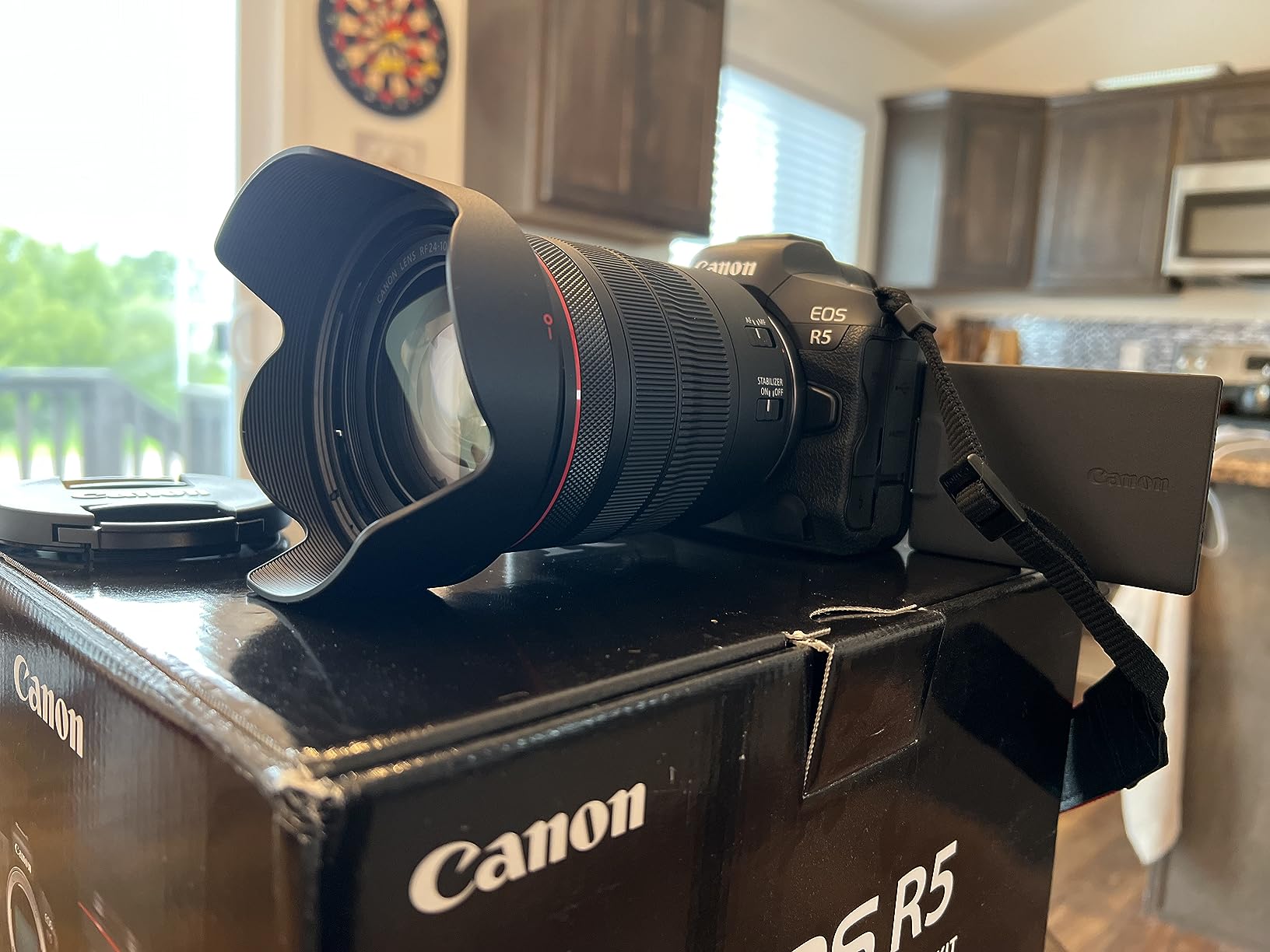 Canon EOS R5 Mirrorless Camera RF24-105mm F4 L IS USM Lens Kit, Full-Frame Hybrid Camera, 8K Video, 45 Megapixel CMOS Sensor, DIGIC X Image Processor, Up to 12 FPS, RF Mount, Black customer photo 1