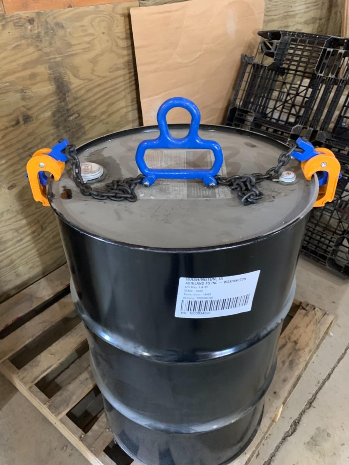 55 Gallon Drum Lift, 2000 lb Chain Drum Lifter for Plastic and Metal Drums | Enhanced version for compatible 55 gallon blue plastic and metal drums. This product is protected by a US patent. customer photo 1