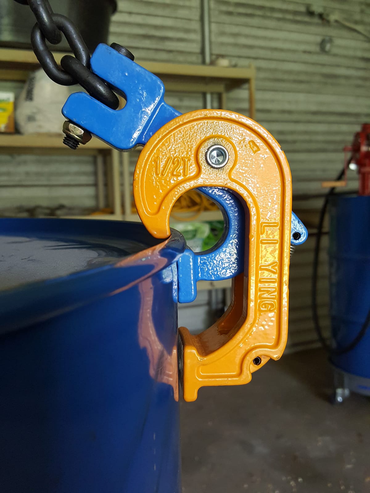 55 Gallon Drum Lift, 2000 lb Chain Drum Lifter for Plastic and Metal Drums | Enhanced version for compatible 55 gallon blue plastic and metal drums. This product is protected by a US patent. customer photo 2