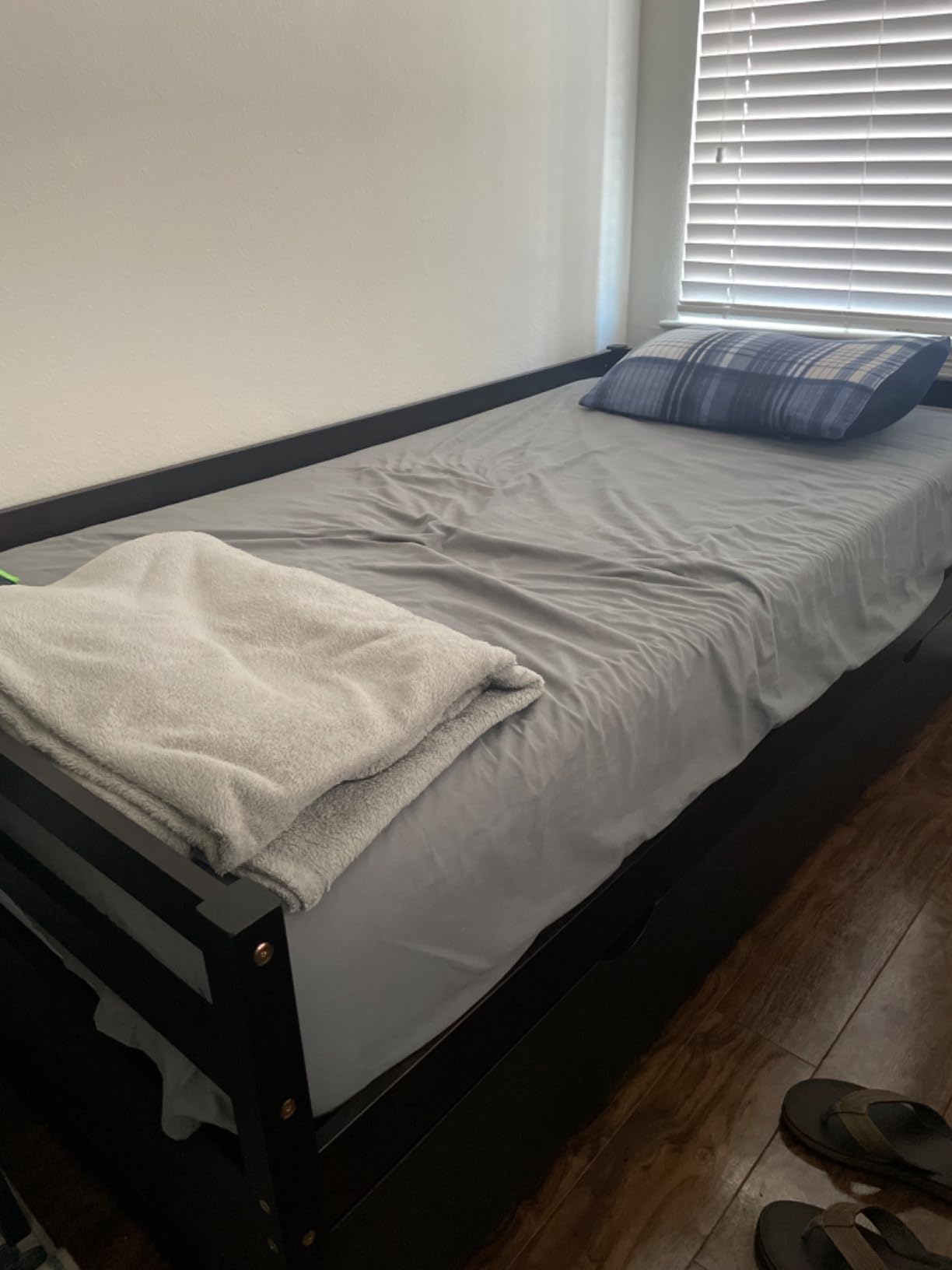 Merax Twin Size Daybed with Trundle, Solid Wood Captains Bed Sofa Bed Frame, White customer photo 2