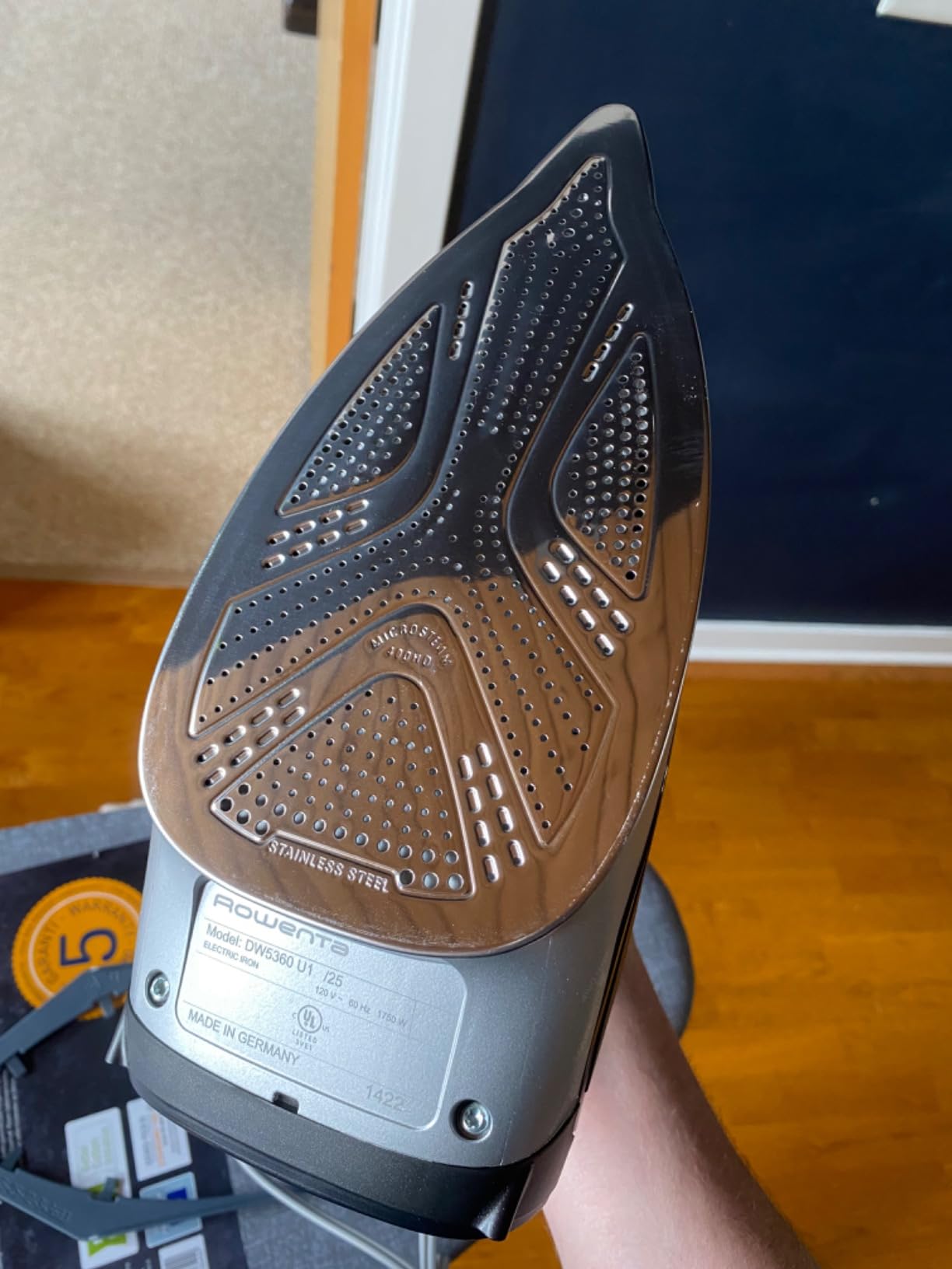 Rowenta Focus Excel Steam Iron for Clothes, Anti-Drip Protection, Iron Steamer for Clothes, 1725 Watts, DW5280, Grey customer photo 1
