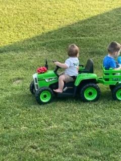 Costzon Ride on Tractor with Detachable Trailer, 12V Kids Electric Vehicle customer photo 1
