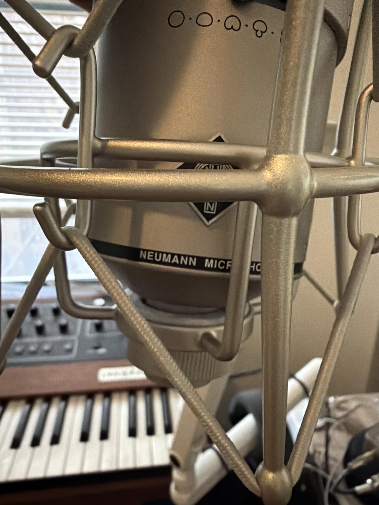 Spider Microphone Shock Mount Mic Holder - Anti Vibration Metal Spider Shockmount Compatible with Neumann U47 U67 U87 TLM102 TLM103 TLM107 M147 M149 Senheiser MK4 MK8 Condenser Microphones customer photo 1