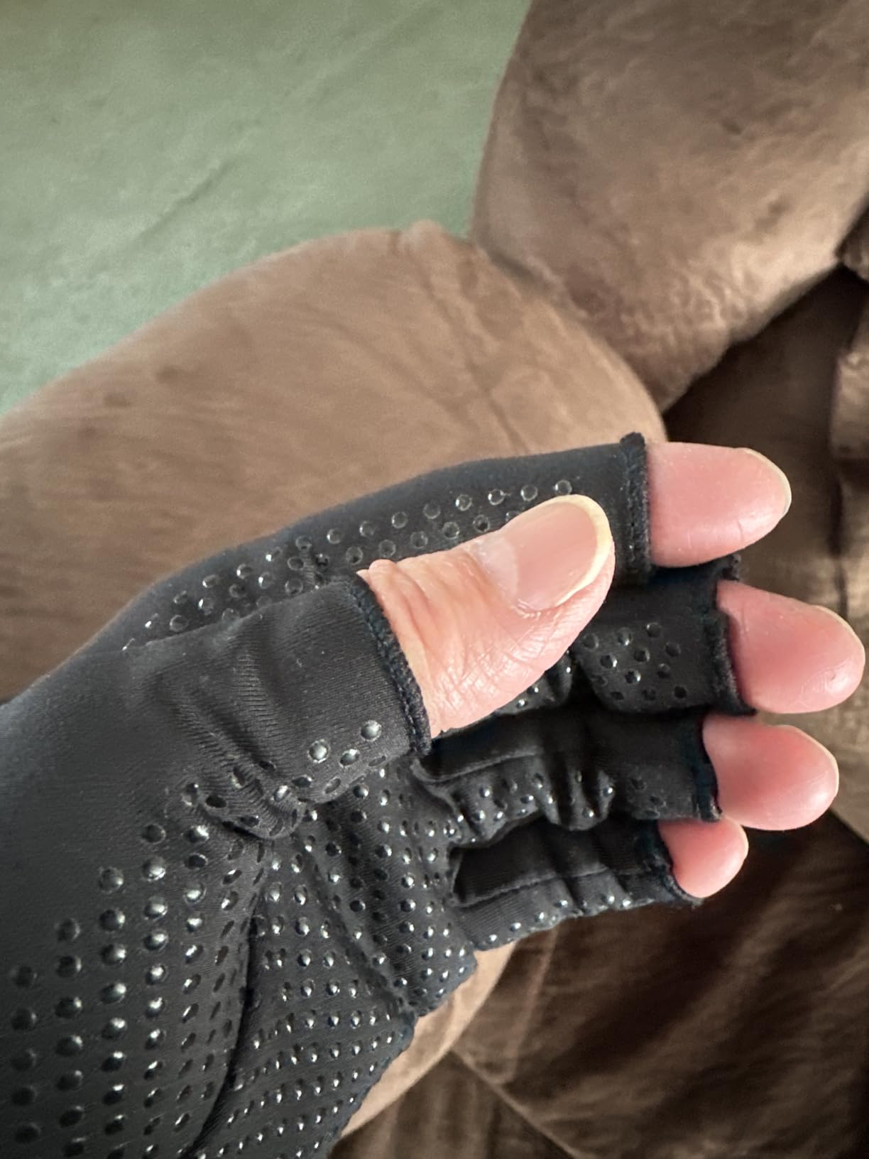 Vive Copper Infused Fingerless Arthritis Compression Gloves (Pair) - Relief | For Men, Women, Rheumatoid, Swelling, Carpal Tunnel, Tendonitis, Edema, Hand & Finger Pain - Comfortable Non-Slip (Medium) customer photo 2