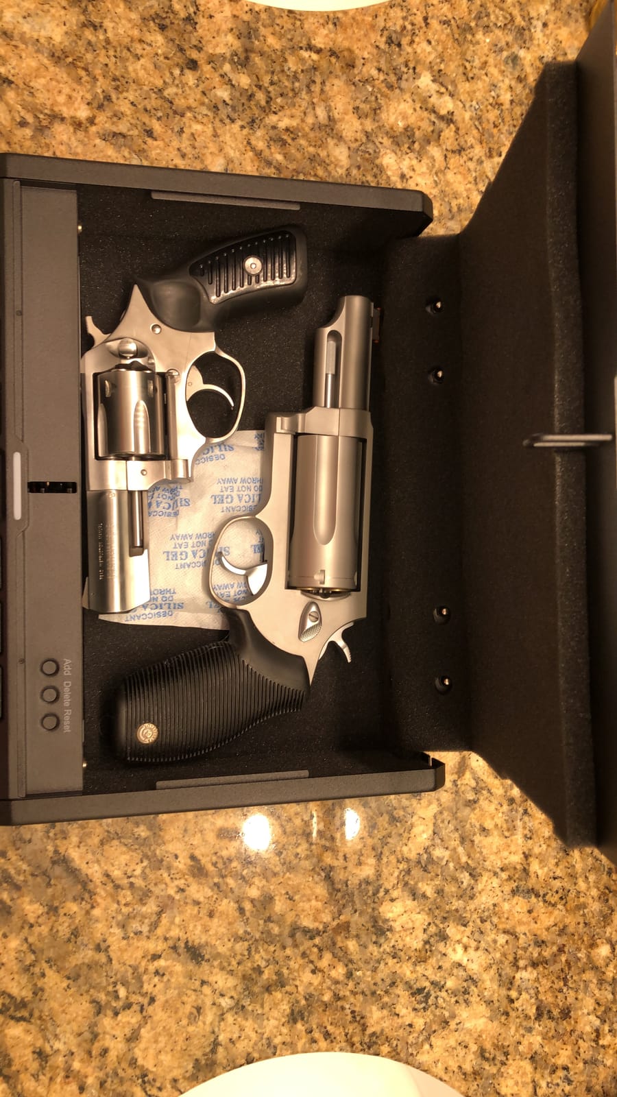 ONNAIS Iron SE Biometric Gun Safe for Handgun with Fingerprint Keypad Lock customer photo 1