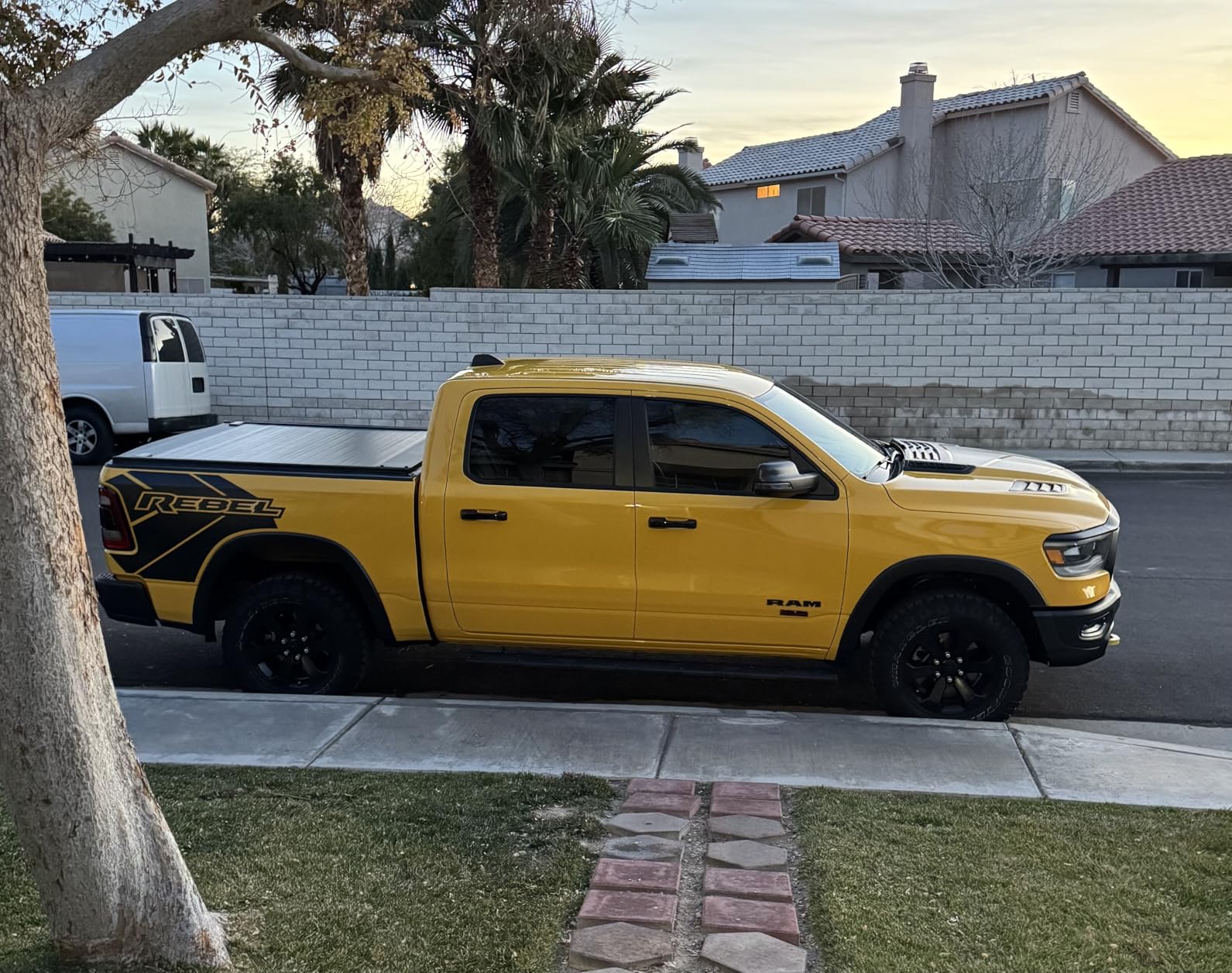 Syneticusa MB Retractable Tonneau Cover fit 2009-2026 Ram 1500 5.7ft Bed | Hard Tonneau Truck Bed Cover, 6063-T5 Aluminum, Double Lock, Waterproof, Low Profile, 600lb Capacity, 3-Year Warranty customer photo 1