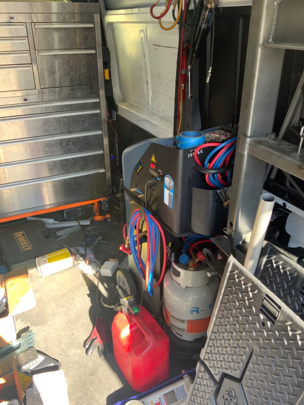 Airtek AC-Dual Fully Automatic Machine, HVAC Automotive Recovery and Recharge of R134 and HFO1234yf customer photo 1