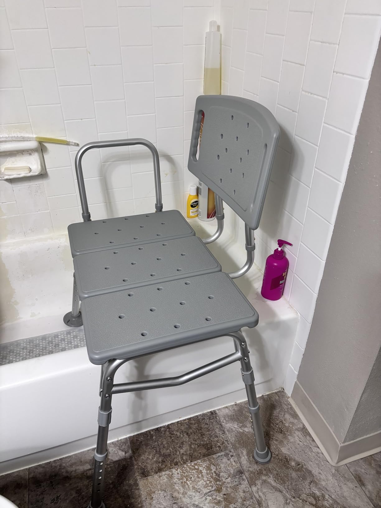 Medline Bariactric Tub Transfer Bench with Anti-Slip Suction Feet, Lightweight for Easy Movement, for Use as a Shower Bench or Bath Seat - 500lb Weight Capacity customer photo 1