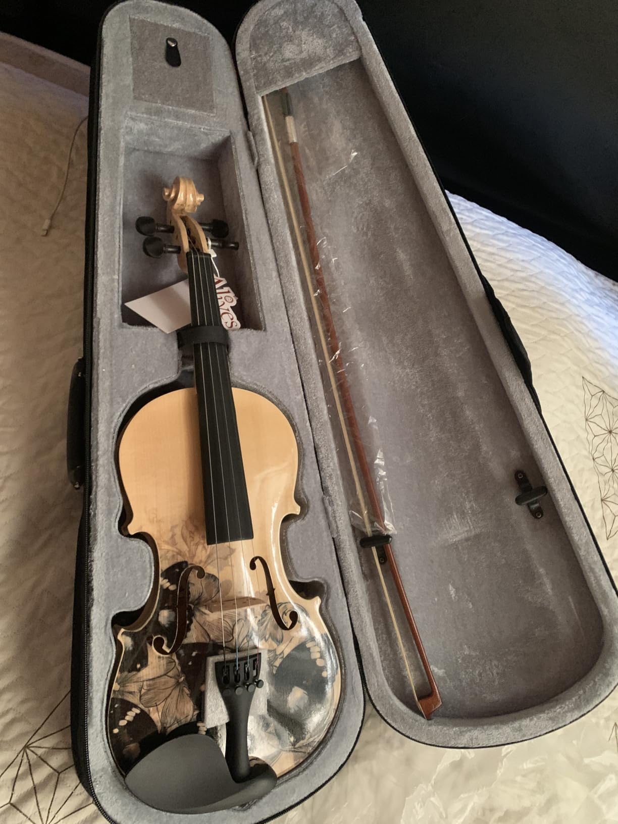 Aliyes Distinctive Artistic Violin Set Designed for Beginners/Students/adults with Hard Case,Bow,Extra Strings (4/4/Full-size) customer photo 1