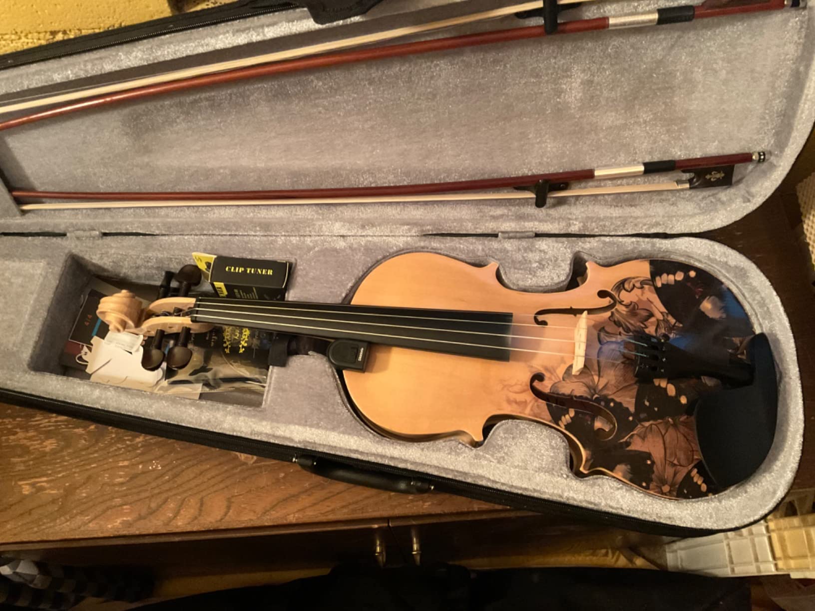 Aliyes Distinctive Artistic Violin Set Designed for Beginners/Students/adults with Hard Case,Bow,Extra Strings (4/4/Full-size) customer photo 2