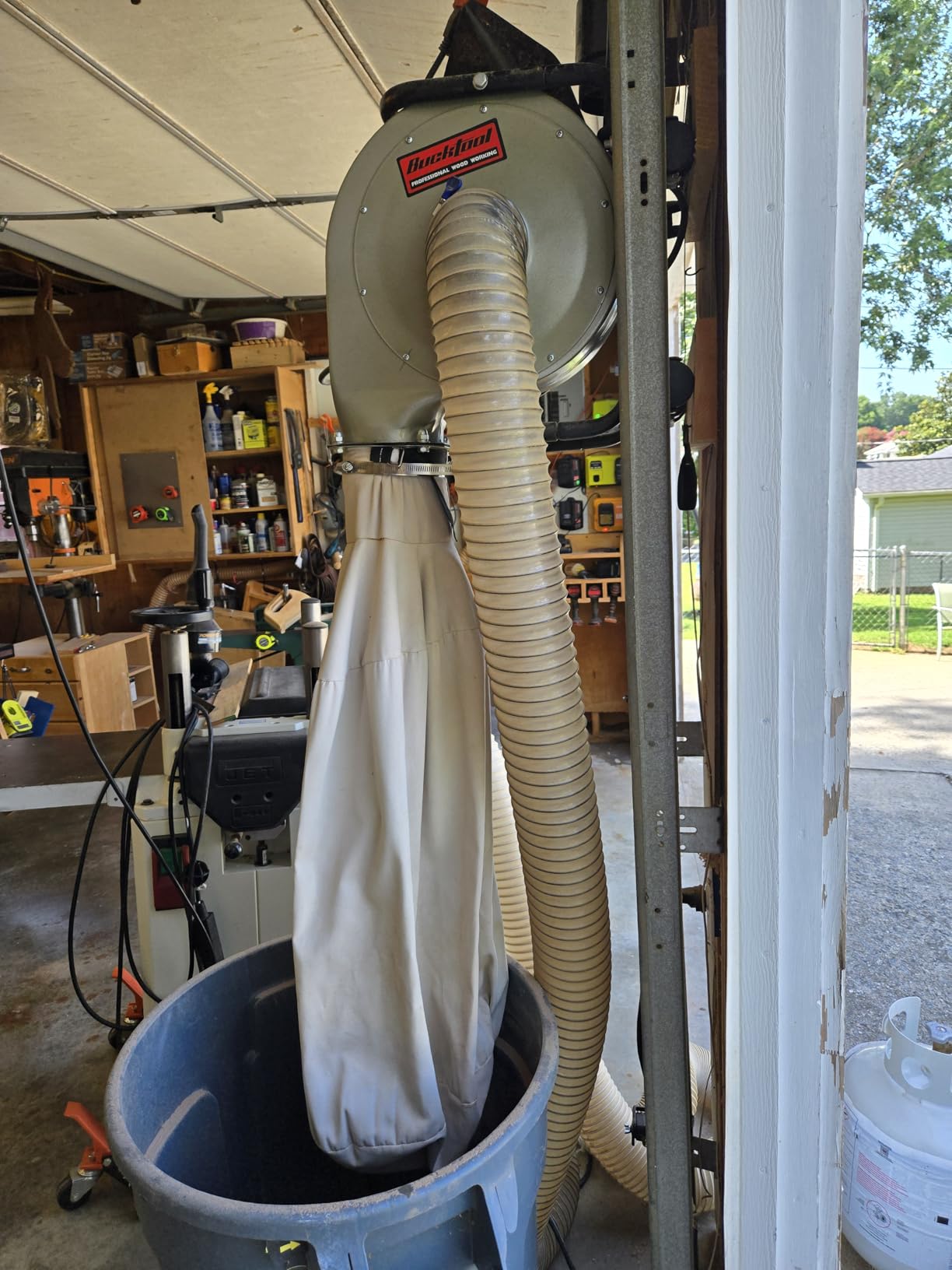 BUCKTOOL 1HP 6.5AMP Wall-mount Dust Collector with Remote Control and 2-micron Dust Filter Bag 550CFM Air Flow DC30A-1 customer photo 1
