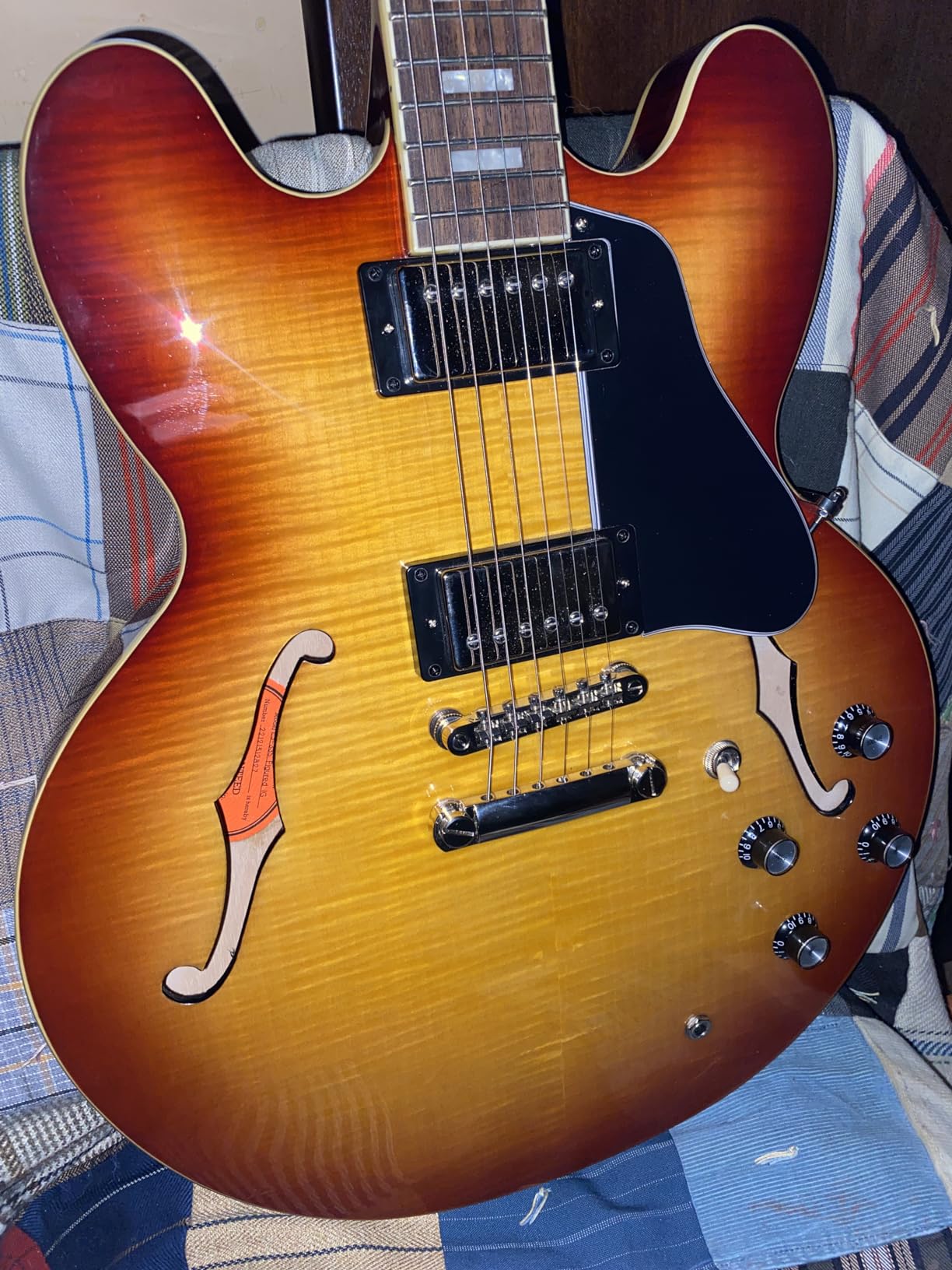 Epiphone ES-335 Figured Top Semi Hollowbody, Raspberry Tea Burst customer photo 2