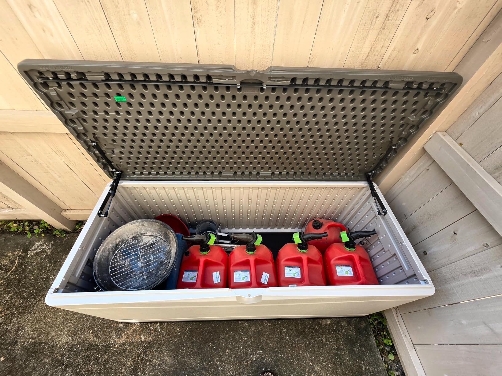 LIFETIME Outdoor Storage Deck Box, 130 Gallon, Arctic White, Lockable, UV-Protected, for Decks and Marine Docks customer photo 1