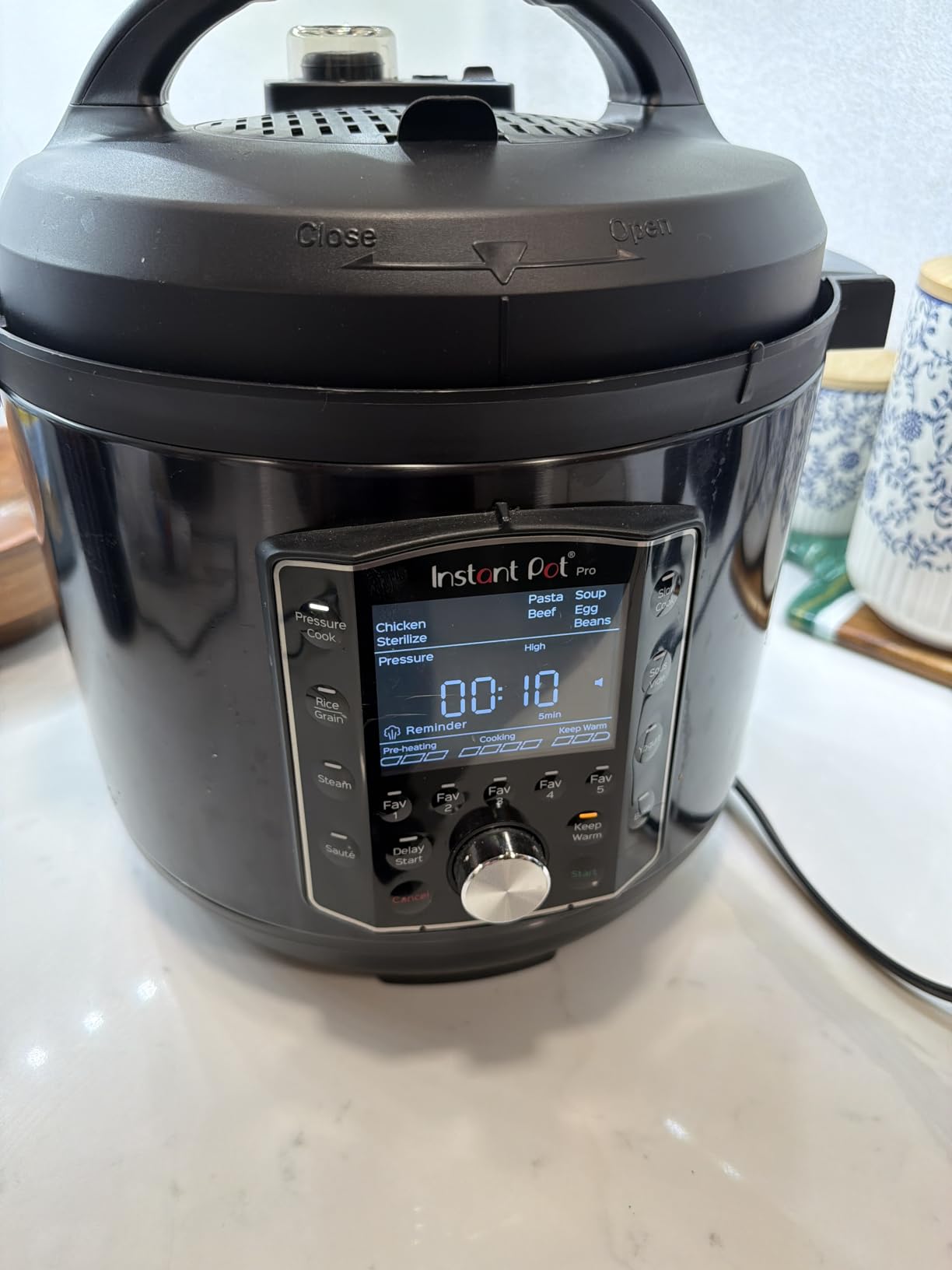 Instant Pot Pro 10-in-1 Pressure Cooker, Slow Cooker, Rice/Grain Cooker, Steamer, Saute, Sous Vide, Yogurt Maker, Sterilizer, and Warmer, Includes App With Over 800 Recipes, Black, 6 Quart customer photo 1