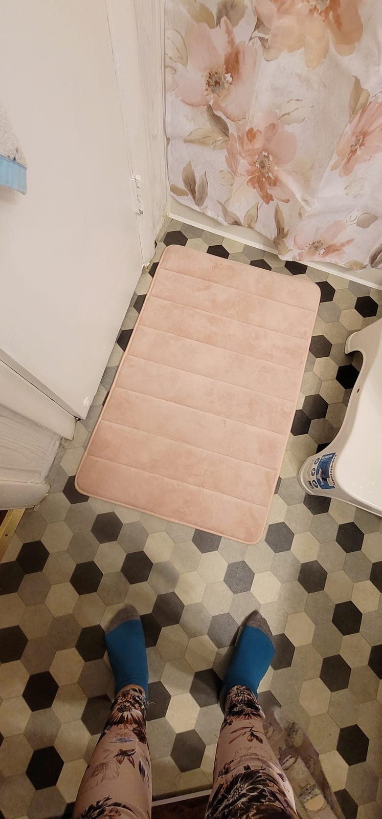 ROSMARUS Memory Foam Bath Mat, 17''x24'', Pink | Water Absorbent, Ultra Soft, Non Slip, Thick Foam, Bathroom Rugs for Floor & Tub, Machine Washable Care customer photo 2