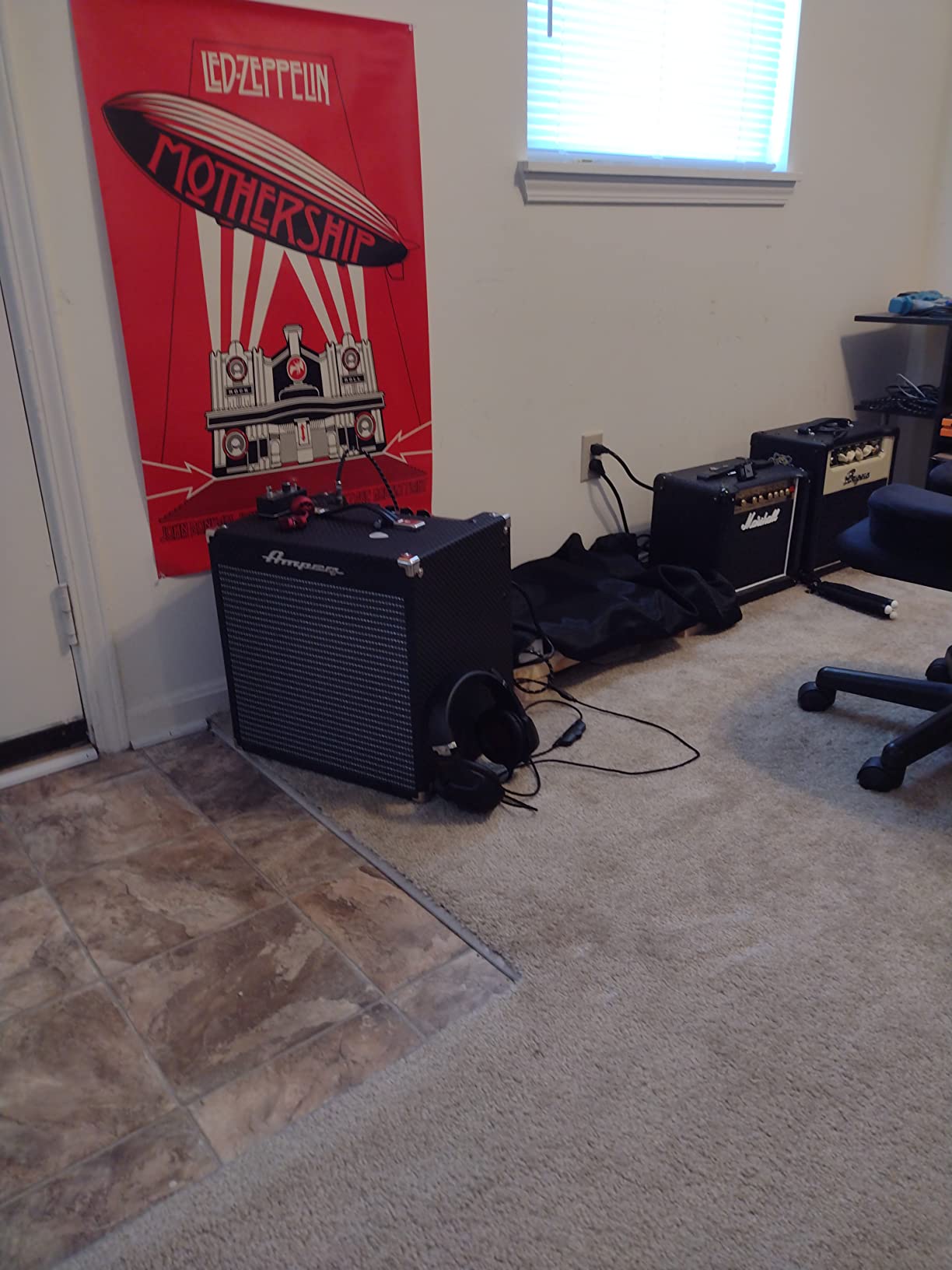Ampeg Rocket Bass RB115 Bass Combo 1x15 200 Watts customer photo 2