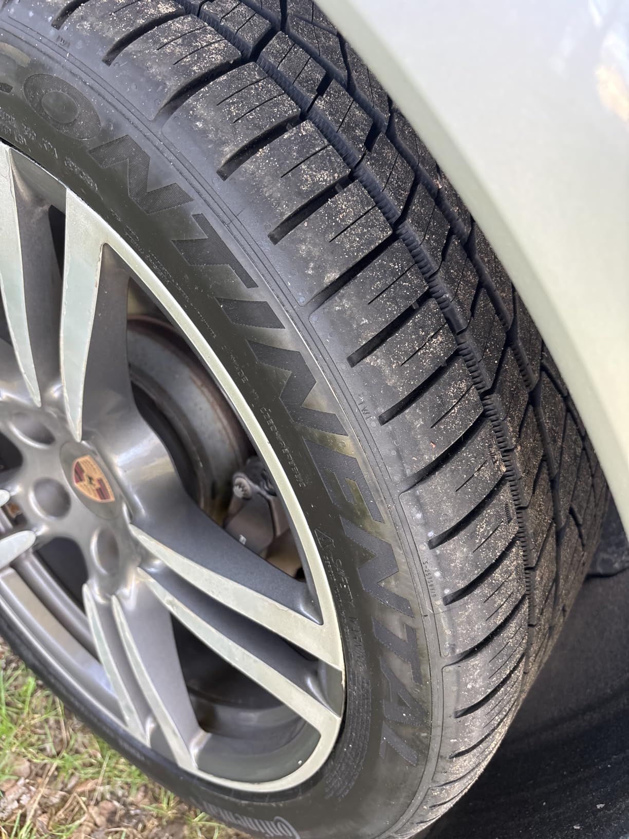Continental ExtremeContact DWS06 PLUS UHP All Season 275/40ZR20 106Y XL Passenger Tire customer photo 1