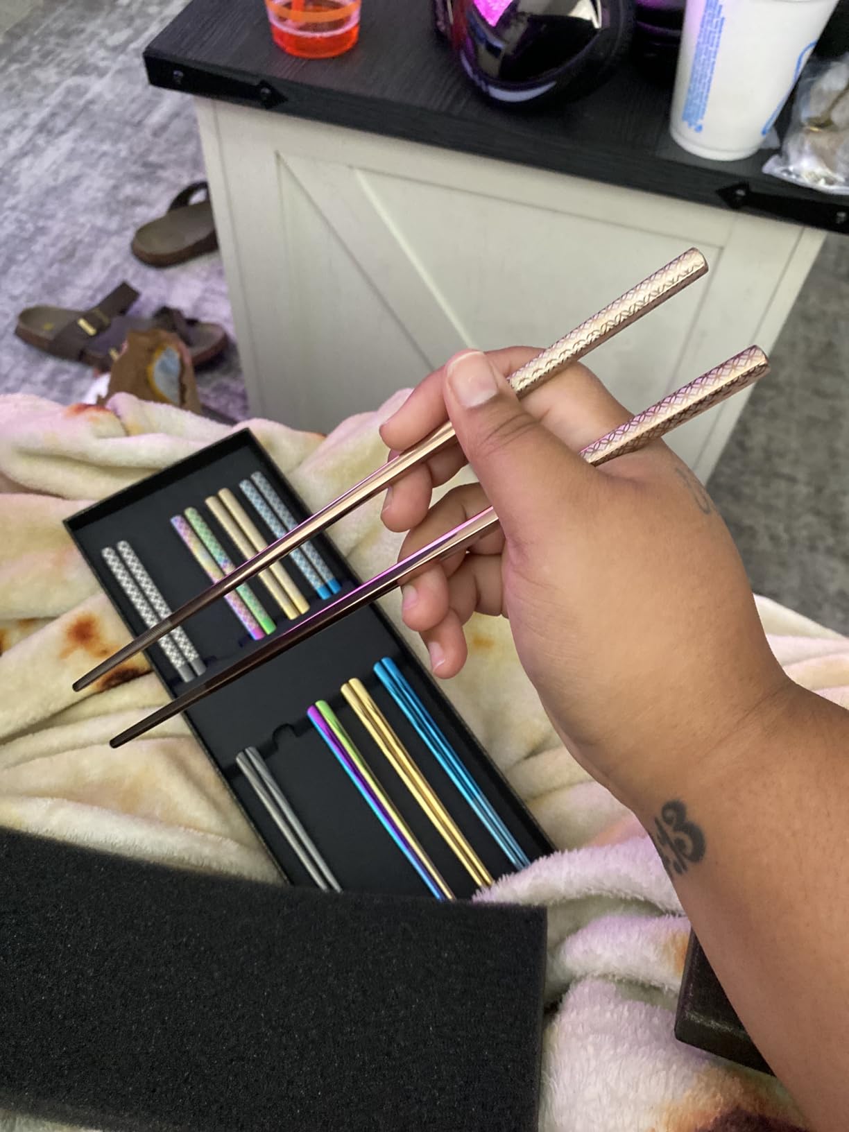 Metal Chopsticks Reusable 316 Stainless Steel Chopsticks Multipack Dishwasher Safe Chop Sticks Square Fancy Laser Engraved Non-slip Korean Chopstick for Cooking Eating 9.45 Inches 5 Pairs Gift Set customer photo 2