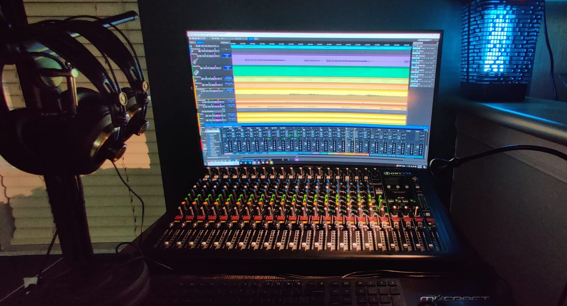 Mackie Onyx Series, 16-Channel Premium Analog Mixer with Multi-Track USB (Onyx16) customer photo 2