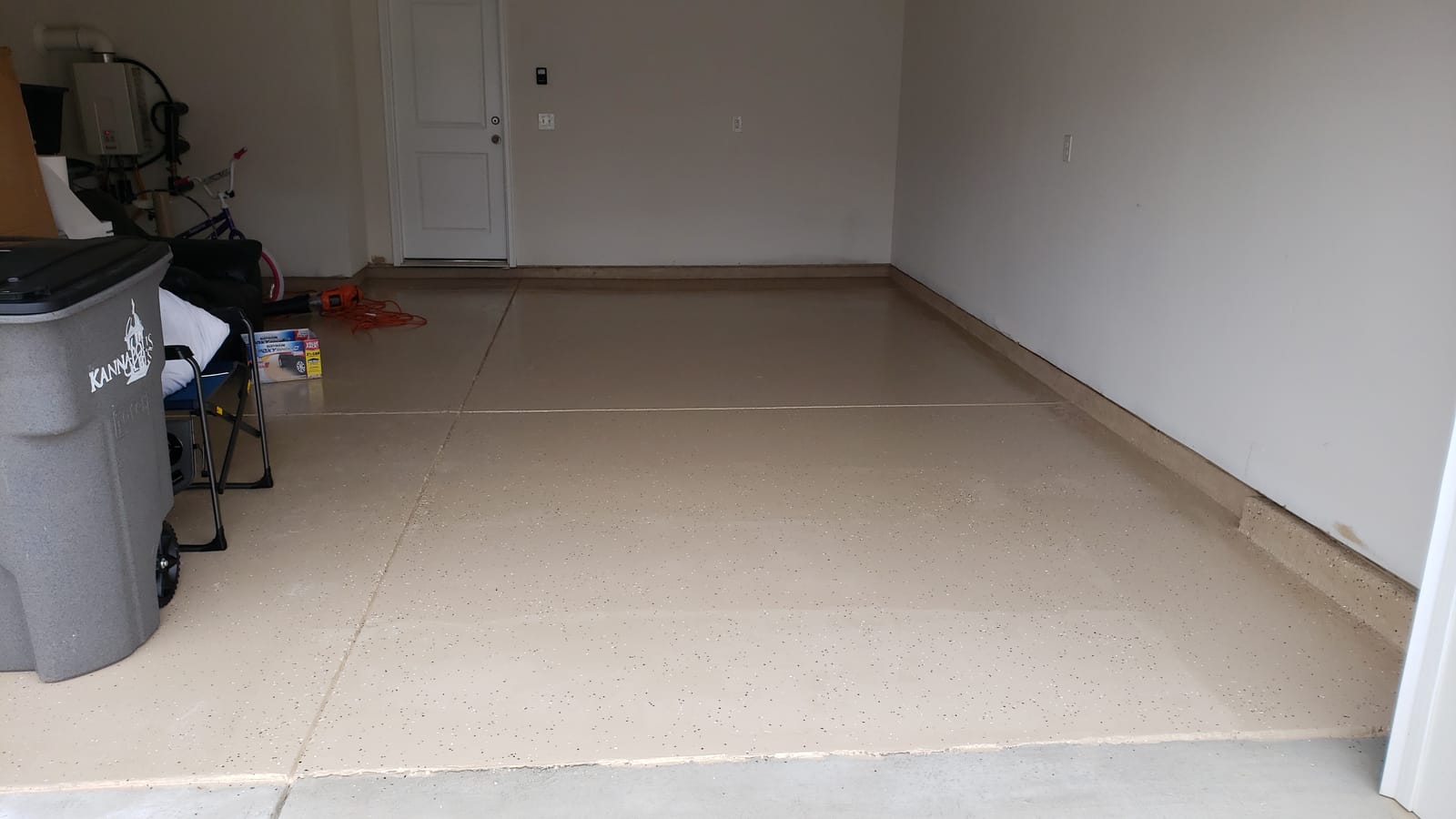 Rust-Oleum EpoxyShield Gloss Dark Gray Garage Floor Coating Kit | Epoxy Garage Floor System, Hot Tire And Chemical Resistant, Professional Finish, 2.5 Car customer photo 2