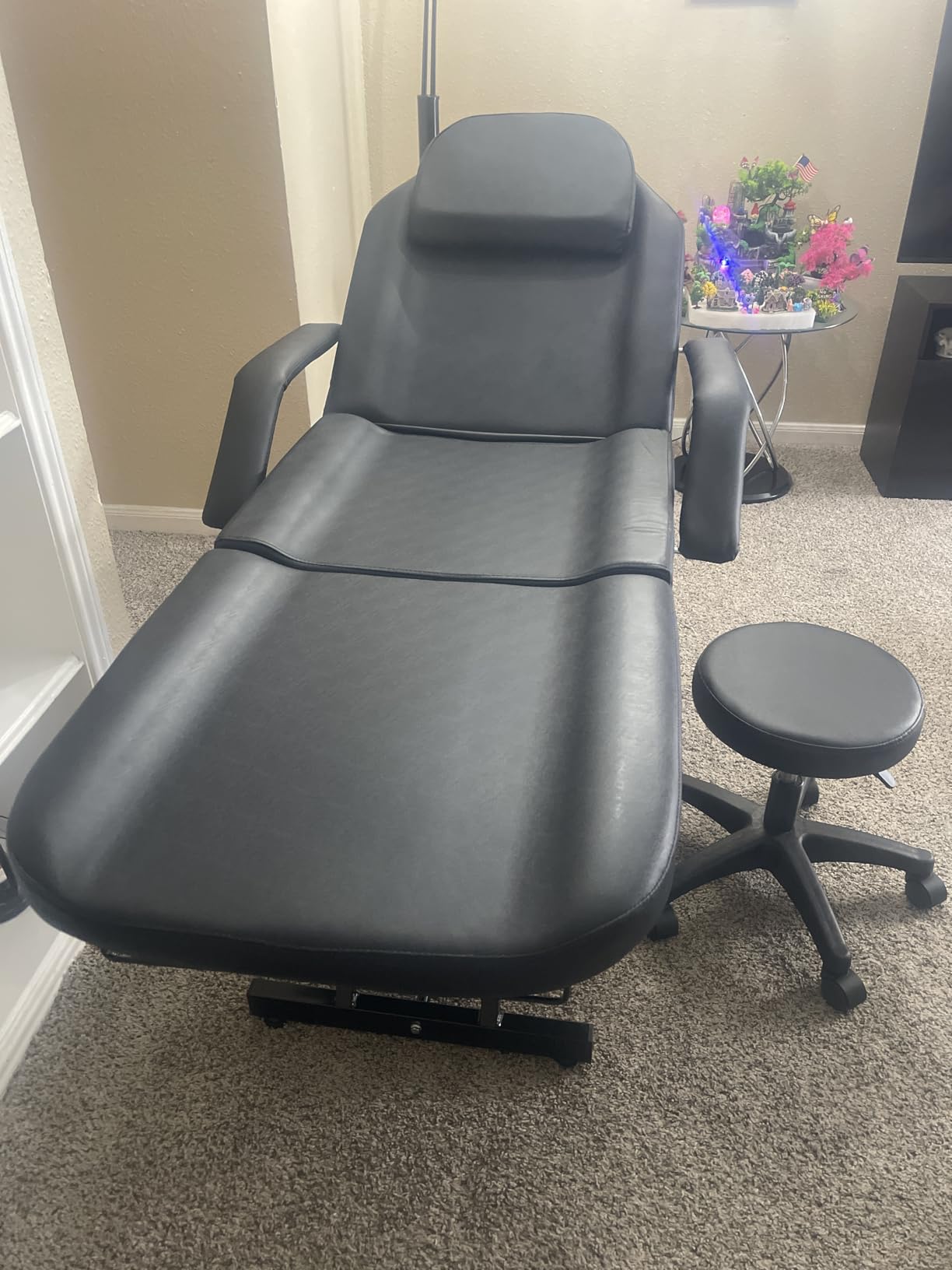 OmySalon Massage Salon Tattoo Chair Esthetician Bed with Hydraulic Stool, Multi-Purpose 3-Section Facial Bed Table, Adjustable Beauty Barber Spa Beauty Equipment, Black customer photo 1