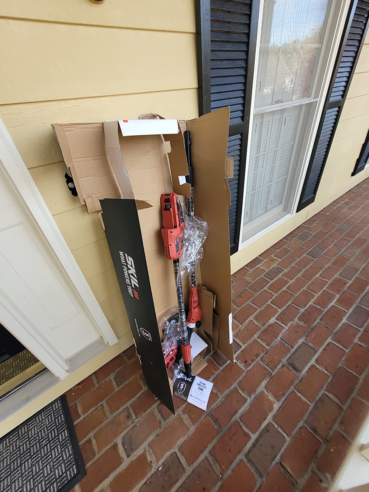 SKIL PWR CORE 40 Brushless 40V 10'' Pole Saw Kit with Over 9ft. Telescoping Shaft & Angled Head, Includes 2.5Ah Battery and Auto PWR Jump Charger - PS4561C-10 customer photo 2
