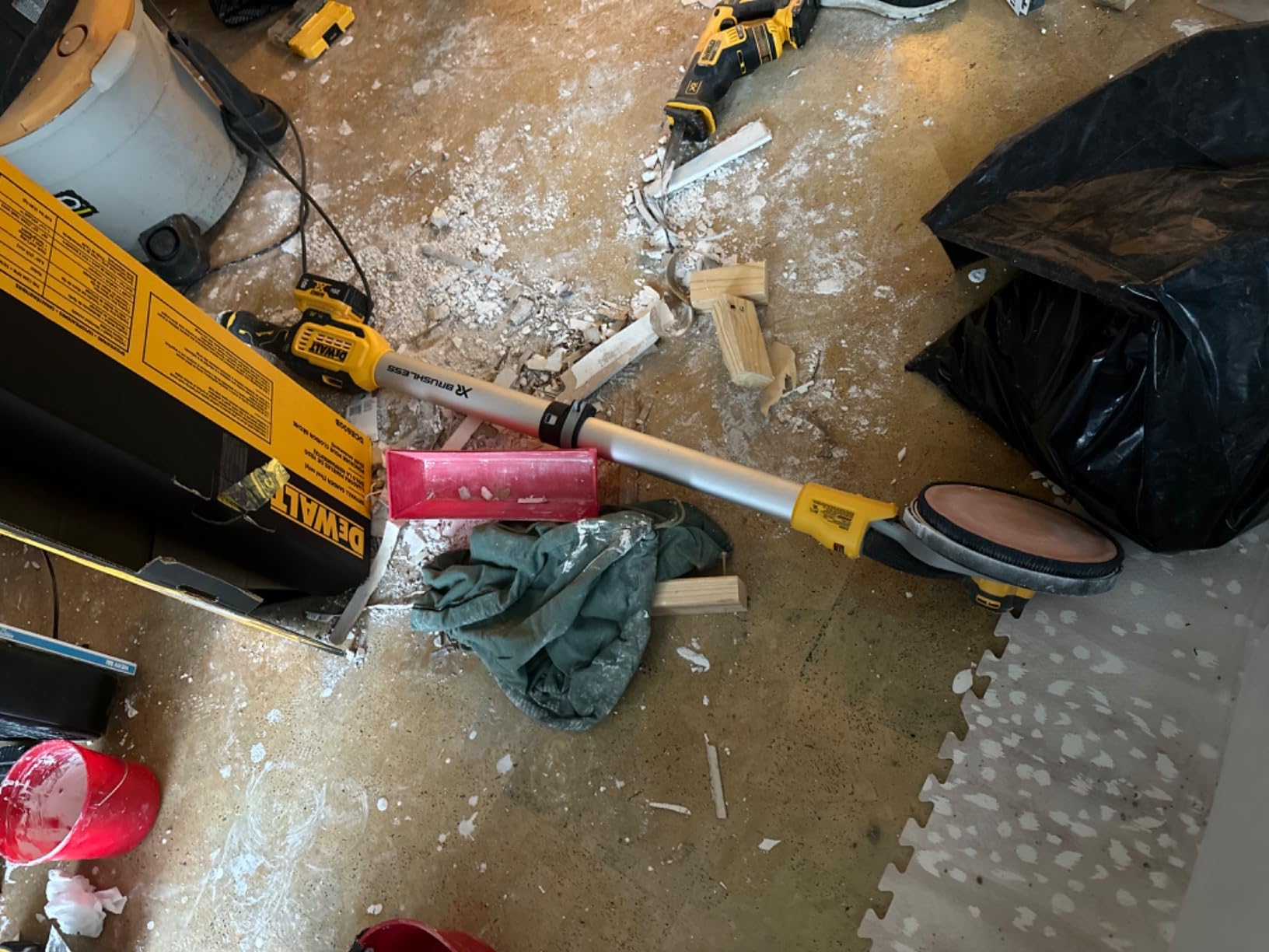 DEWALT 20V MAX Cordless Drywall Sander, Tool Only (DCE800B) customer photo 1